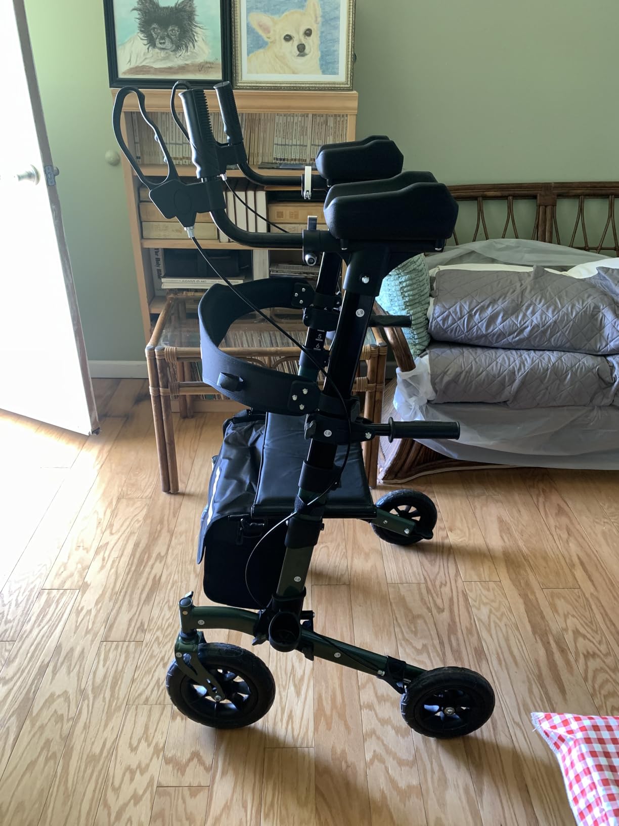 Helavo Upright Walker with Seat, Foldable Stand Up Walker with Rubber Tires | All Terrain Tall Standing Rollator, Padded Armrests, Height Adjustable, Aluminium Frame, 22.7 lbs, 300 lbs Capacity customer photo 2