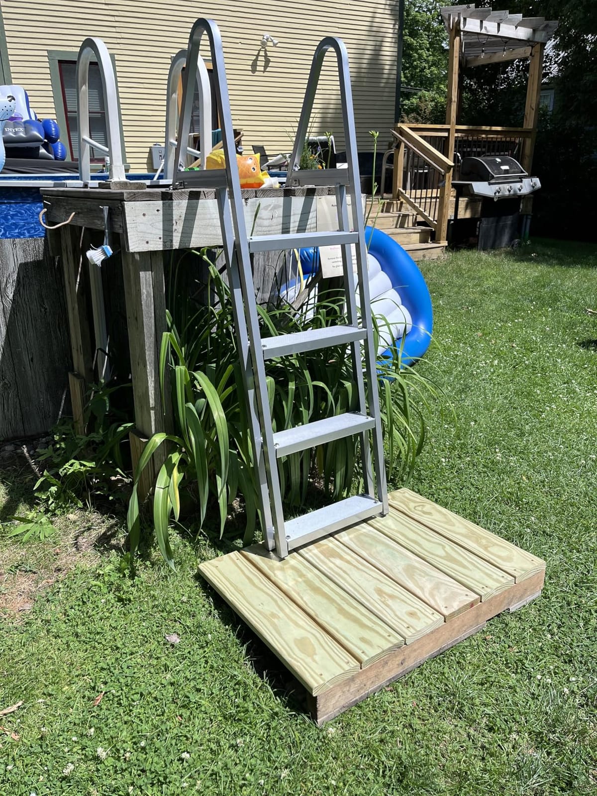 VEVOR Removable Dock Ladder 3 Steps 350 lbs Capacity Pontoon Boat Ladder | for Ship/Lake Swimming/Pool/Marine Boarding, Thickened Aluminum Alloy, 4 in Wide Step, Non-Slip Pedal, Quick Release Design customer photo 2
