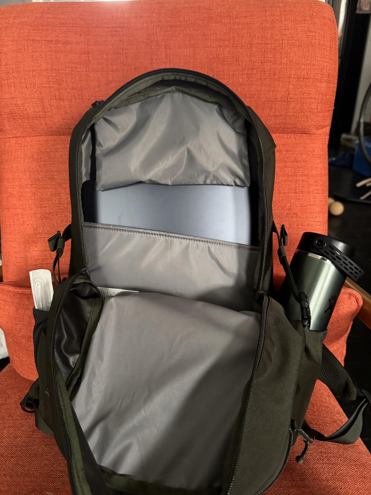 Fjällräven Skule 28 Backpack - Spacious Storage, Padded Back Panel, Breathable Design - Travel, Hiking, Patina Green customer photo 2
