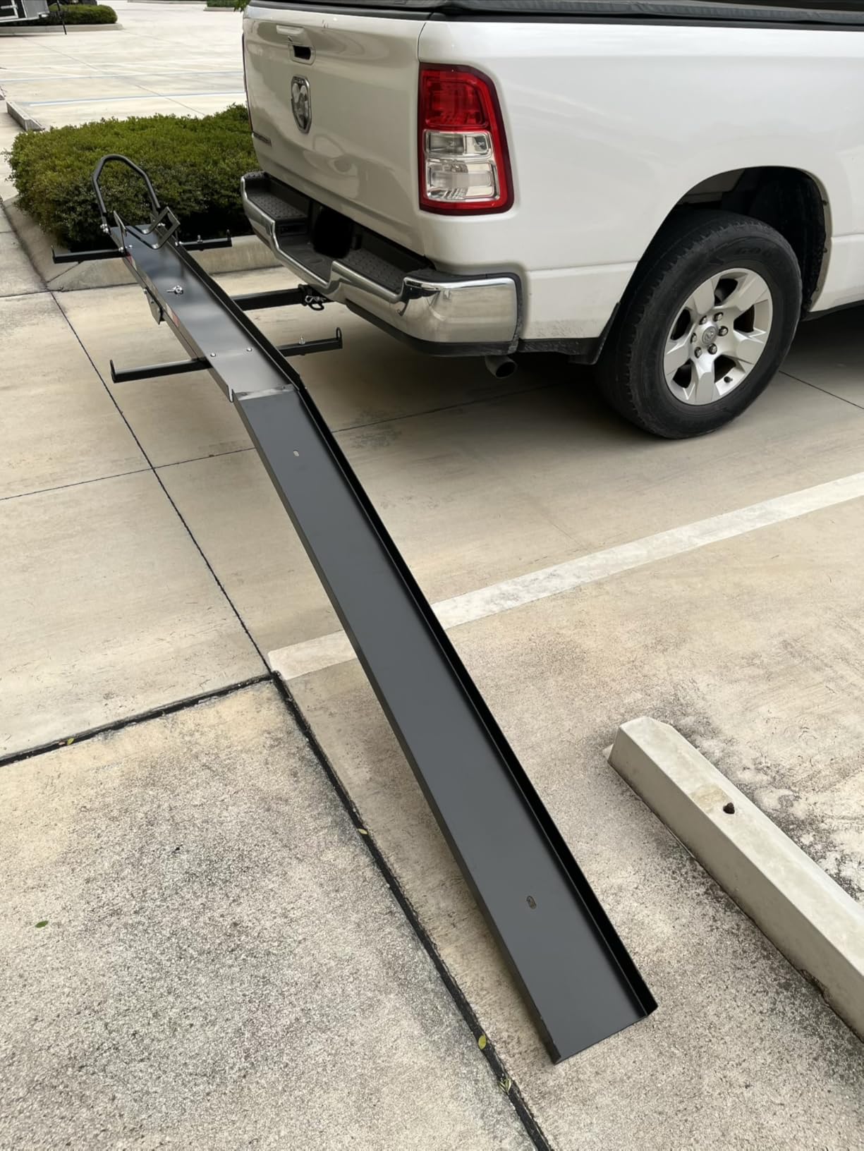 IRONMAX 600LBS Heavy Duty Steel Motorcycle Carrier with Loading Ramp customer photo 1