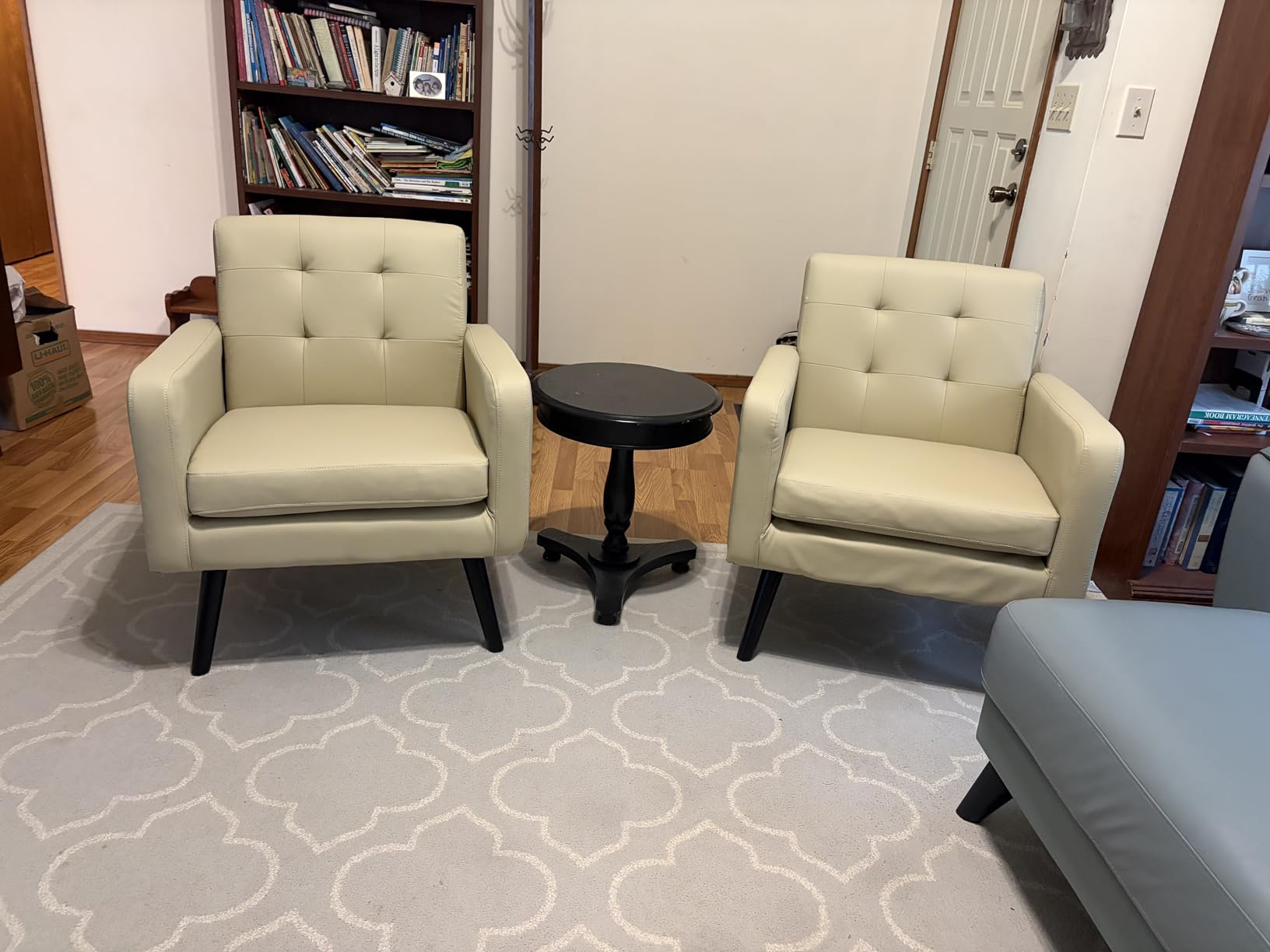 Yaheetech Mid Century Accent Chair Living Room Chair Retro Brown, Faux Leather Upholstered, Modern Reading Nook Chair, Button Tufted Back, Rubberwood Legs, Bedroom Office customer photo 2