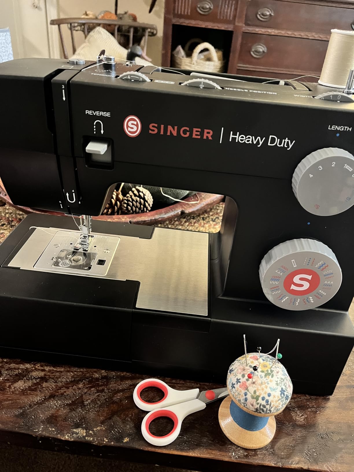 SINGER 4432 Heavy Duty Sewing Machine + Accessory Kit | 32 stitches deliver 110 applications, 50% more power, for thick fabrics, 1100 stitches/minute, 1-step buttonhole customer photo 2