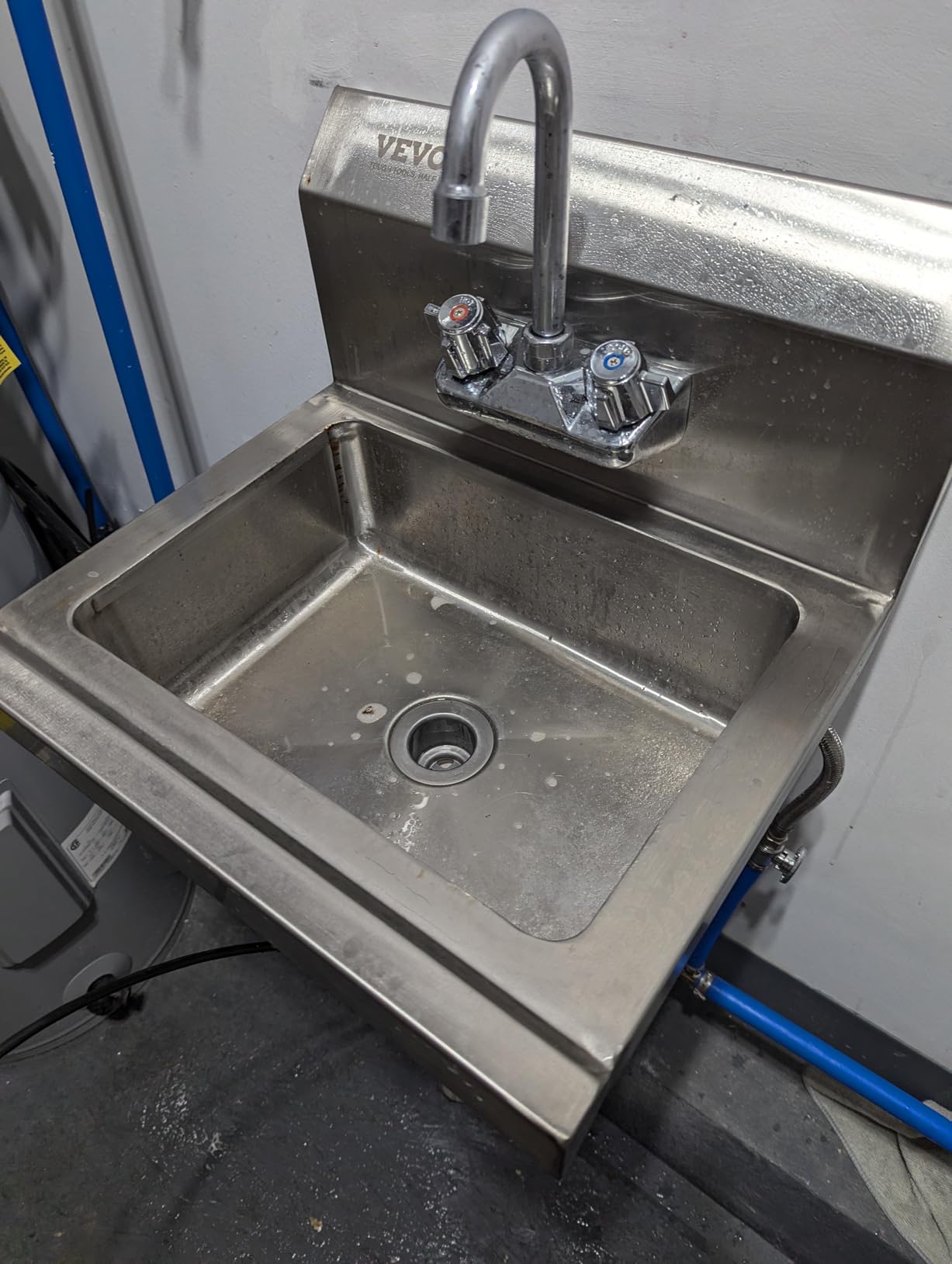 VEVOR Commercial Hand Sink with Faucet, Stainless Steel Sink for Washing, Wall Mount Hand Basin, 17 x 15 inch customer photo 2