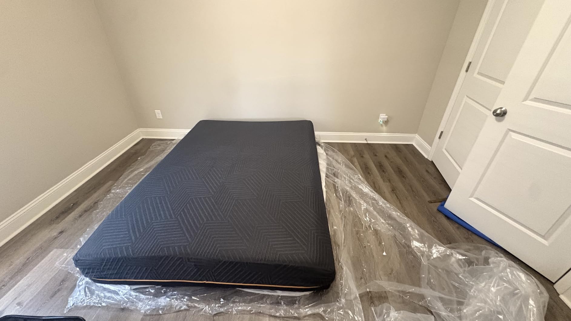 MLILY EGOHOME 14 Inch Hybrid Queen Mattress, Memory Foam Pocket Spring Mattress with Cooling Cover, Bed in a Box, CertiPUR-US Certified, Targeted Support Pressure Relief, 60x80x14 Black customer photo 1