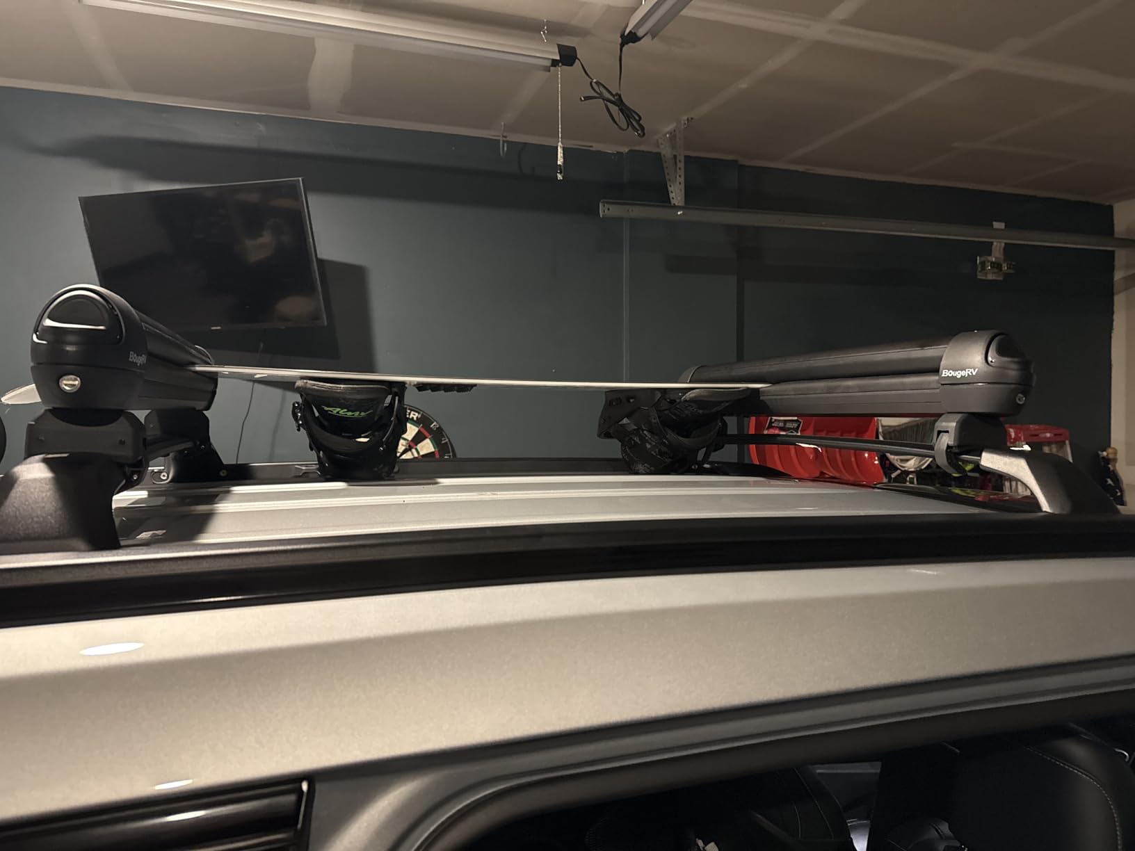 BougeRV Lockable Ski & Snowboard Racks, Extension with Sliding Feature, 28'' Fits 6 Pairs Skis or 4 Snowboards, Crab Mounting System Fits for Square/Aero/Oval Cross Bars customer photo 1