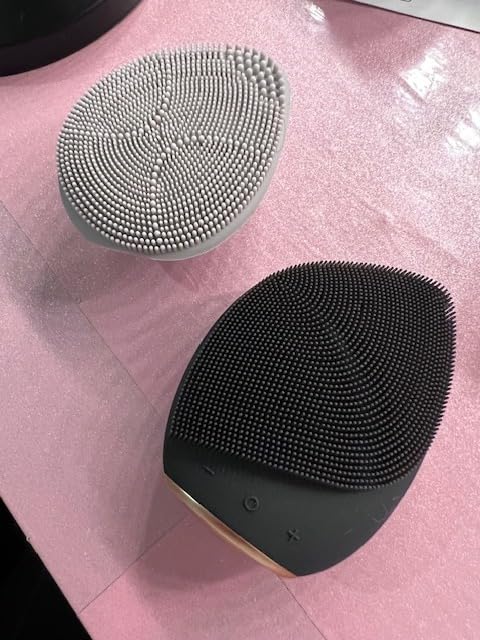GESKE SmartAppGuided Sonic Facial Brush 5 in 1 | Vibrating Electric Facial Cleansing Brush | Soft Silicone Brush | Professional Facial Cleanser | Skin Cleanser & Exfoliator | Face Massager customer photo 2