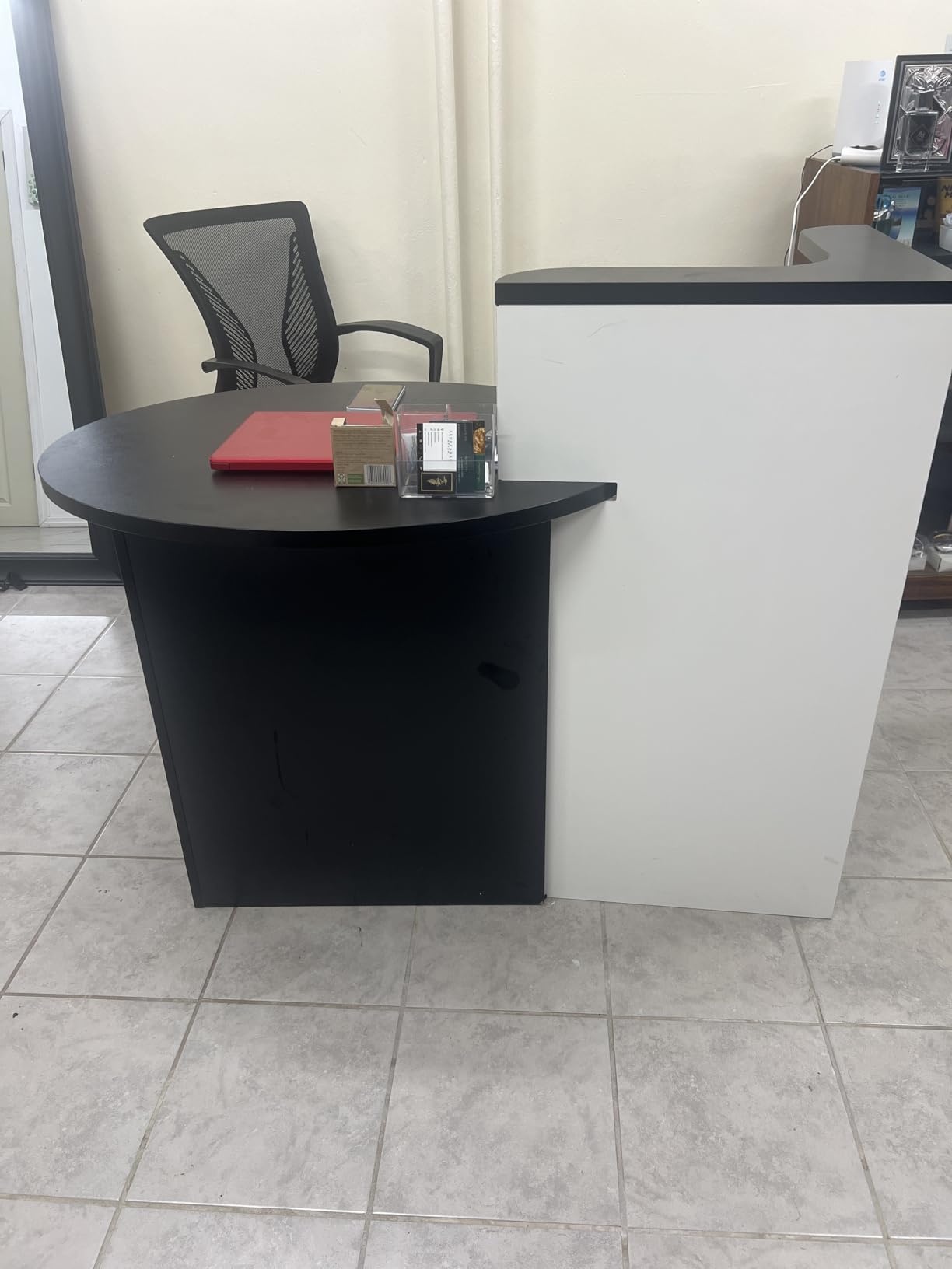 Tangkula Reception Desk, Front Counter Desk with Lockable Drawer & Adjustable Shelf, Oval Desktop, Retail Counter for Checkout, Computer Workstation for Salon Lobby Office, Home Office Desk customer photo 2