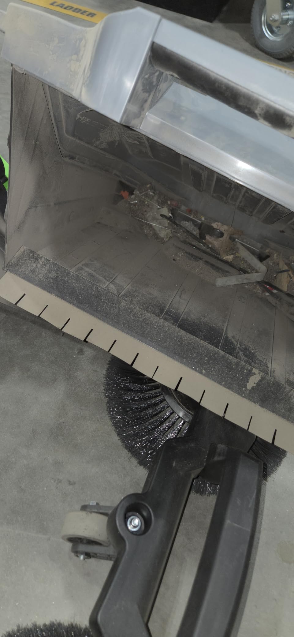 VEVOR Walk-Behind Hand Push Floor Sweeper with 25.6