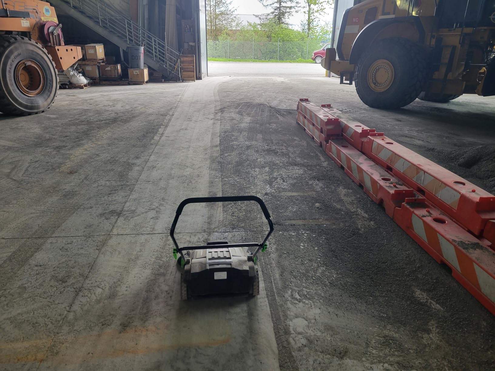 VEVOR Walk-Behind Hand Push Floor Sweeper with 25.6