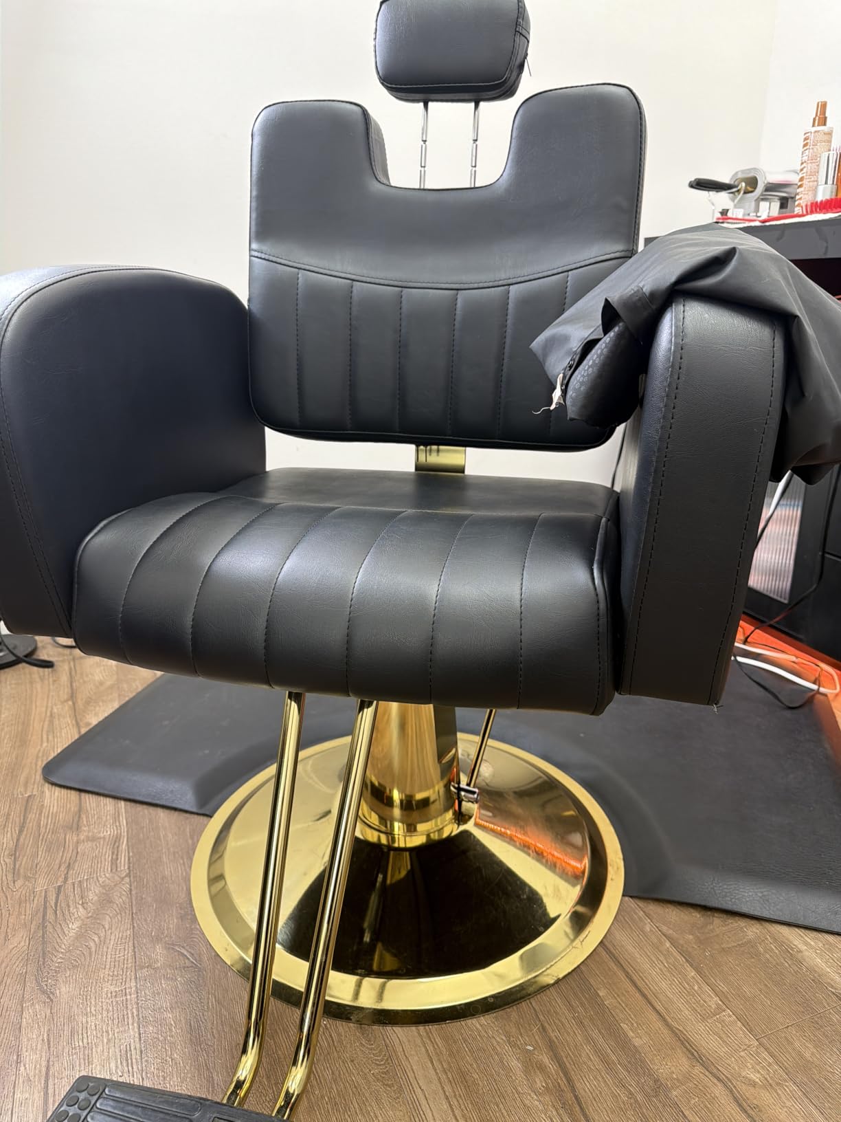 Baasha Black & Gold Reclining Salon Chair - All Purpose Hydraulic Barber Chair with Removable Headrest - Comfortable Styling Chair for Makeup, Lash, Tattoo, Braiding & Shaving, 440 lbs Cap. customer photo 2
