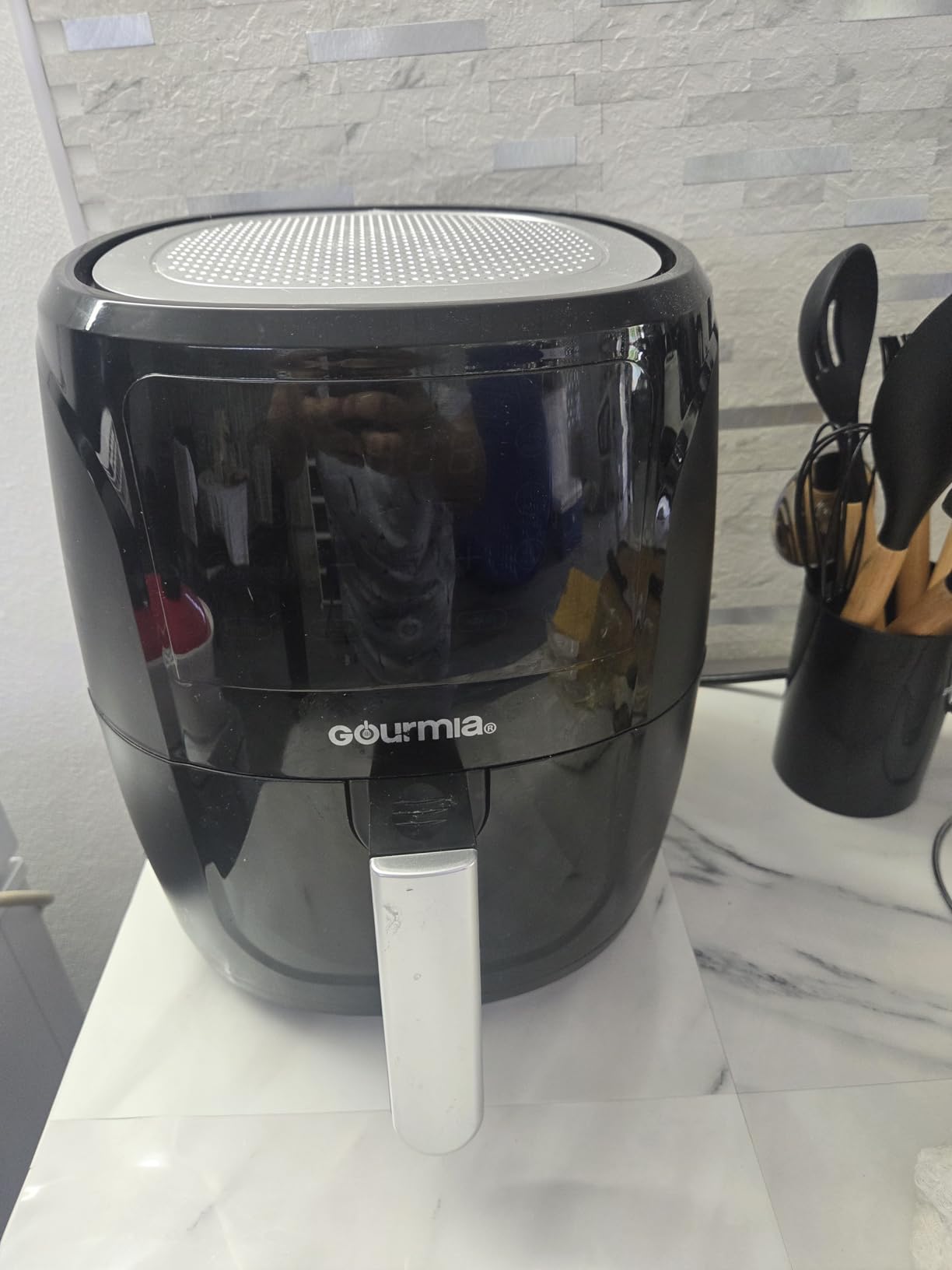 Gourmia Air Fryer - 4 Qt Capacity, FryForce360, Digital Display with 8 Presets, Roast, Bake, Broil, Dehydrate, Dishwasher Safe Accessories, Compact, Black customer photo 1