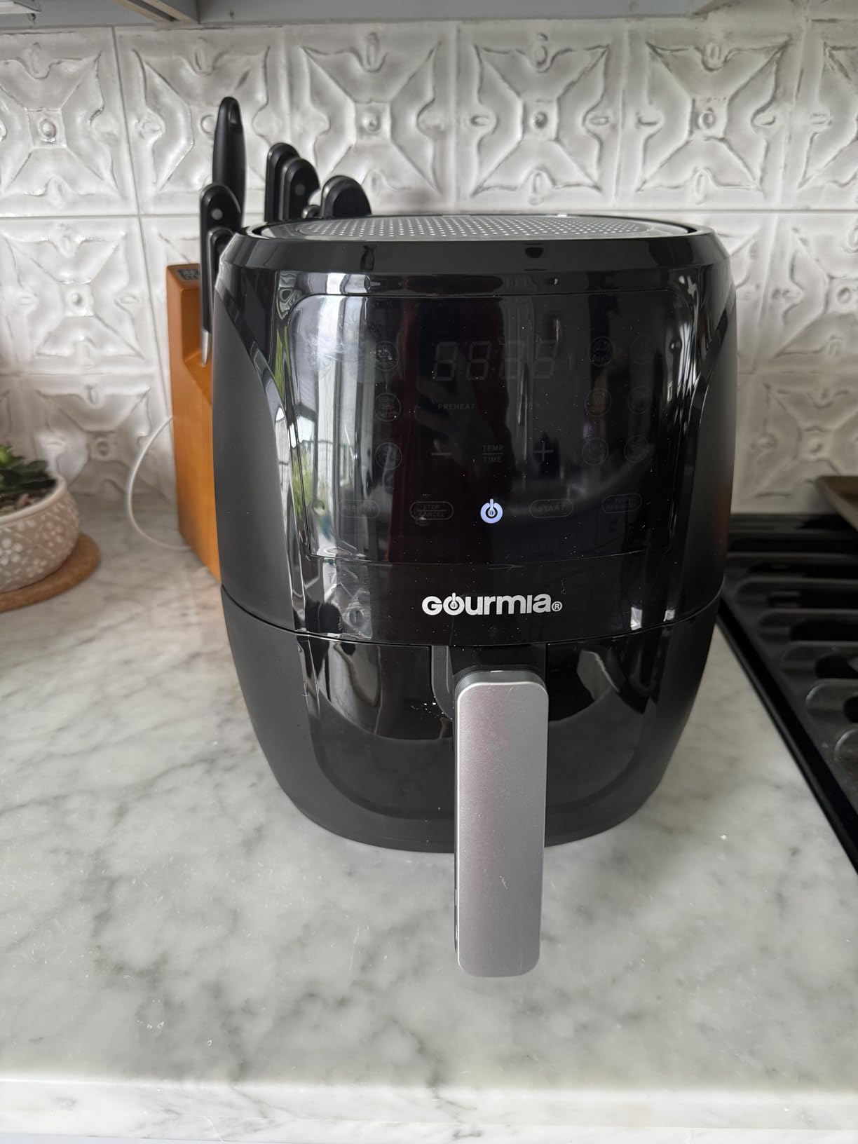 Gourmia Air Fryer - 4 Qt Capacity, FryForce360, Digital Display with 8 Presets, Roast, Bake, Broil, Dehydrate, Dishwasher Safe Accessories, Compact, Black customer photo 2
