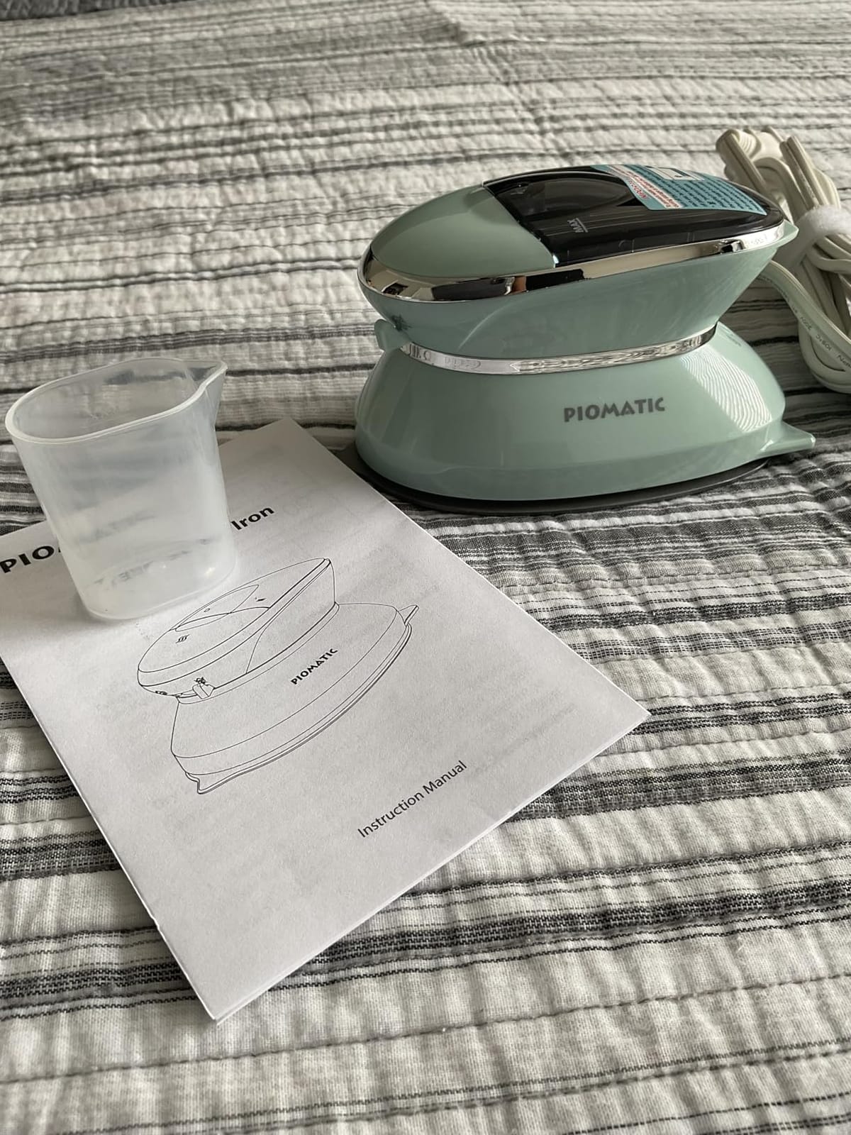 PIOMATIC Travel Iron Mini with Steam for Clothes with Dual Voltage | Portable Mini Ironing Machine with Non-Stick Soleplate, Small Iron for Sewing, Quilting and Handcraft customer photo 1