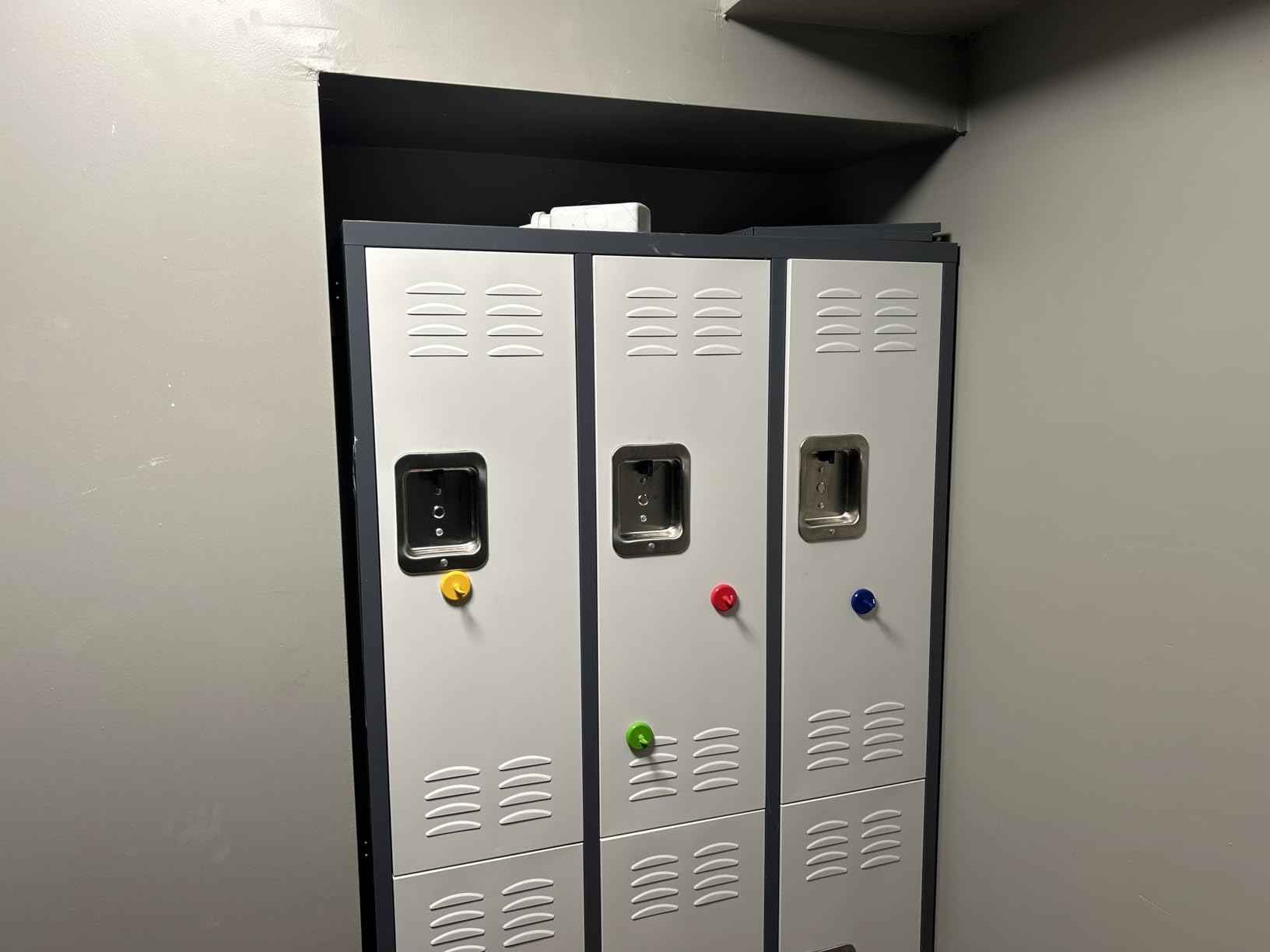 METAN Metal Locker for School Office Gym Bedroom, 9 Doors Black Steel Storage Locker Cabinet for Employees, Industrial Storage Locker, Assembly Required (9 Door-Black) customer photo 1