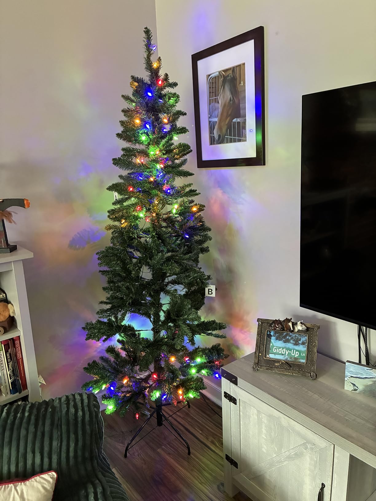 Hykolity 7.5 ft Slim Prelit Christmas Tree with Pine Needle | 798 Branch Tips, 300 Warm White Led Lights, Hinged Design and Sturdy Metal Stand customer photo 1