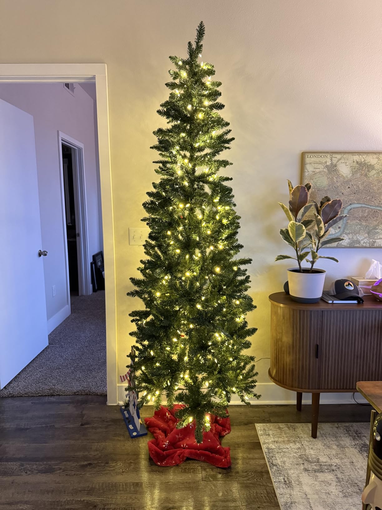 Hykolity 7.5 ft Slim Prelit Christmas Tree with Pine Needle | 798 Branch Tips, 300 Warm White Led Lights, Hinged Design and Sturdy Metal Stand customer photo 2