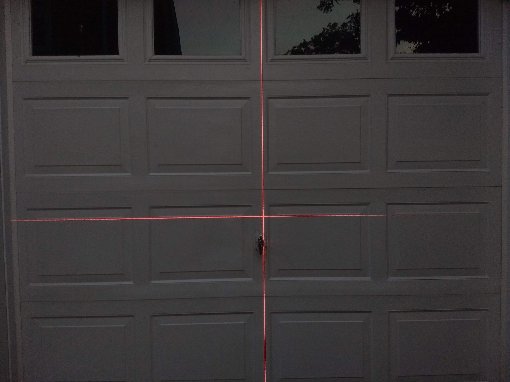 BOSCH GLL50-20 50 Ft Self-Leveling Cross-Line Laser, Includes Integrated Magnetic Mount & 2 AA Batteries customer photo 1