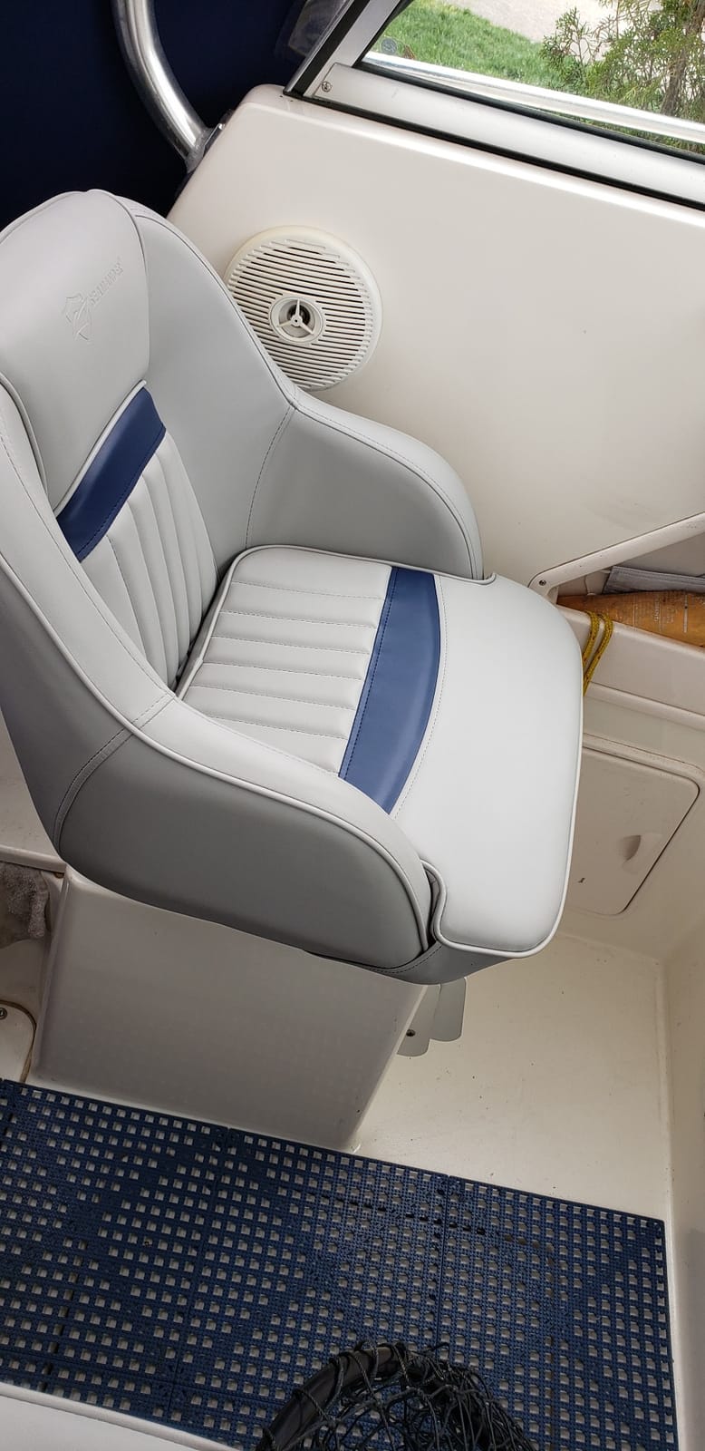 Seamander Boat Captain Chair, 10 Colors Options | Integral Rotomolded Frame, Premium EPDM Foam Material, Marine Grade Vinyl customer photo 2
