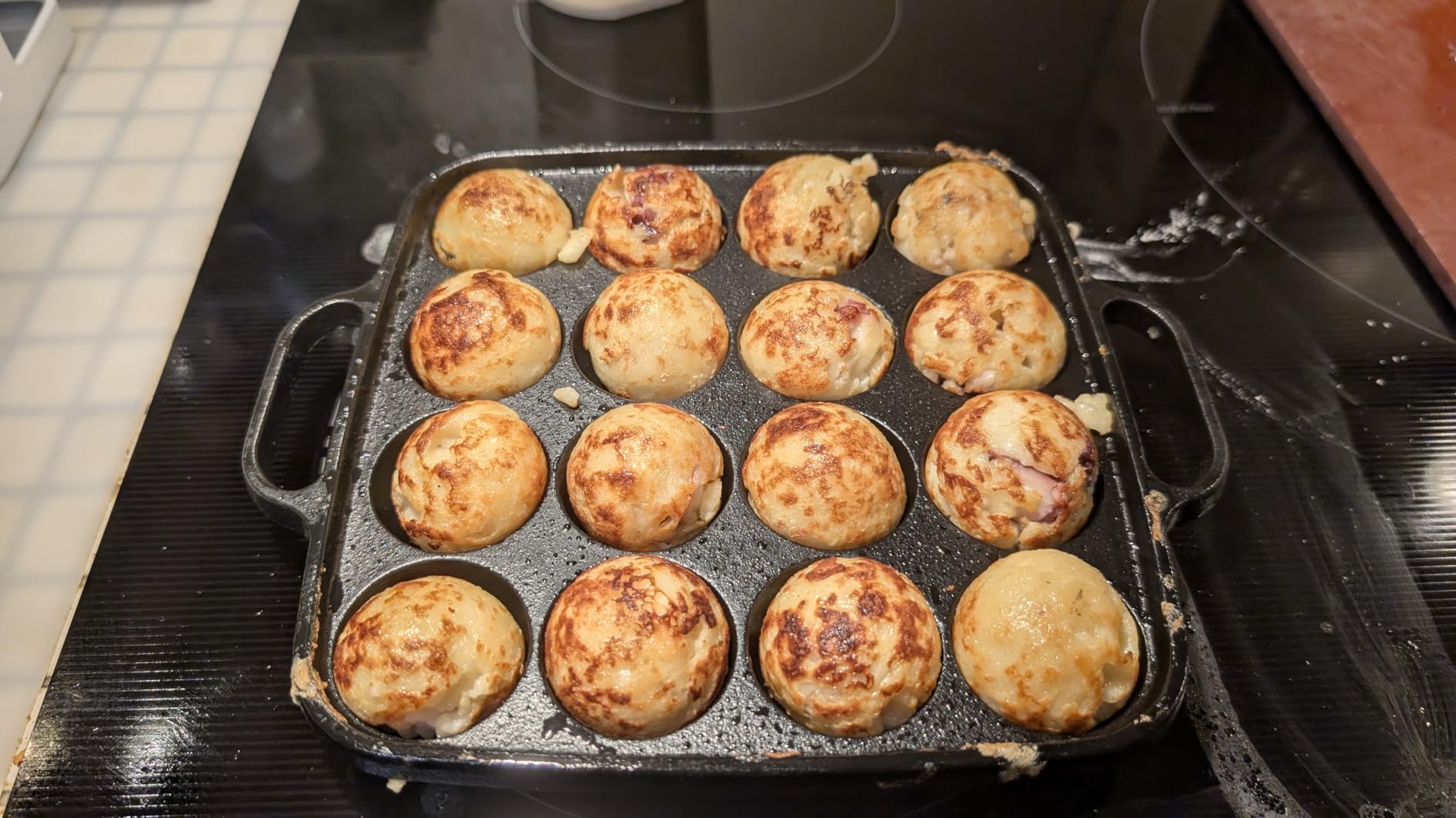 Otafuku Takoyaki Plate, Cast Iron Japanese Grill (16 Holes) - Silicon Coated Pan customer photo 2