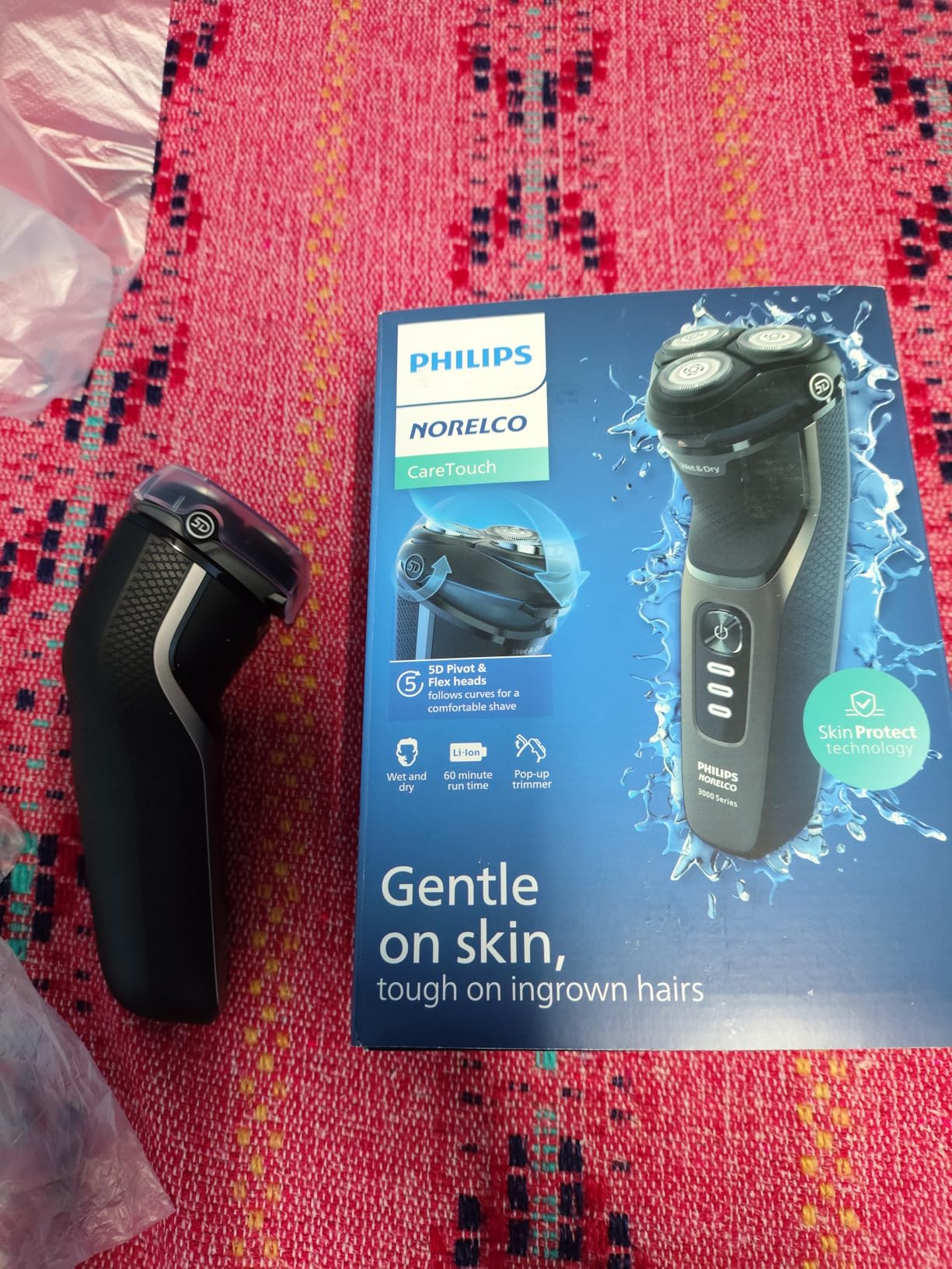 Philips Norelco CareTouch Electric Shaver, Ash Gold | 27 Self Sharpening ComfortCut Blades, 5D Pivot & Flex Heads, Wet or Dry Use, Includes Travel Pouch, S3242/90 customer photo 2