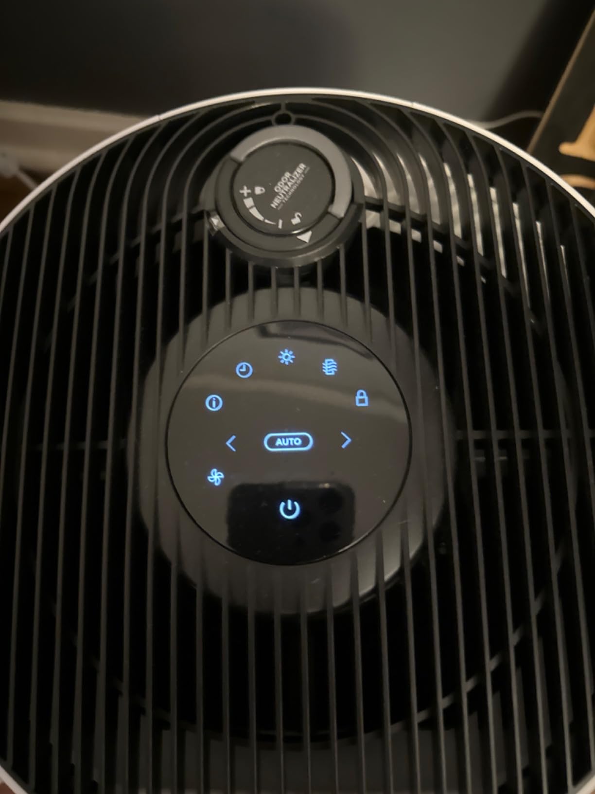 Shark NeverChange Air Purifier, HP152, HEPA-Exceeding Filter with Odor Neutralizer, Captures Pollutants, Pet Dander, Dust, Smoke customer photo 1