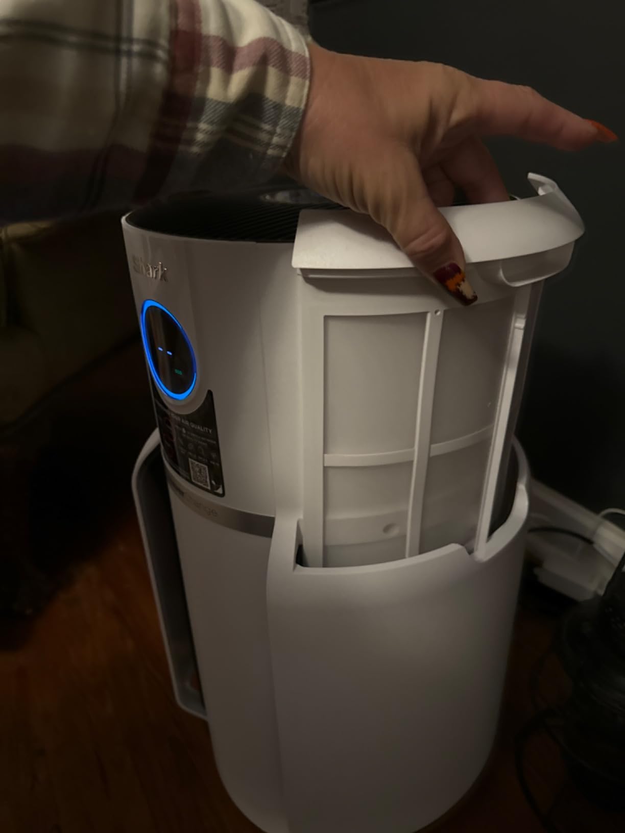 Shark NeverChange Air Purifier, HP152, HEPA-Exceeding Filter with Odor Neutralizer, Captures Pollutants, Pet Dander, Dust, Smoke customer photo 2