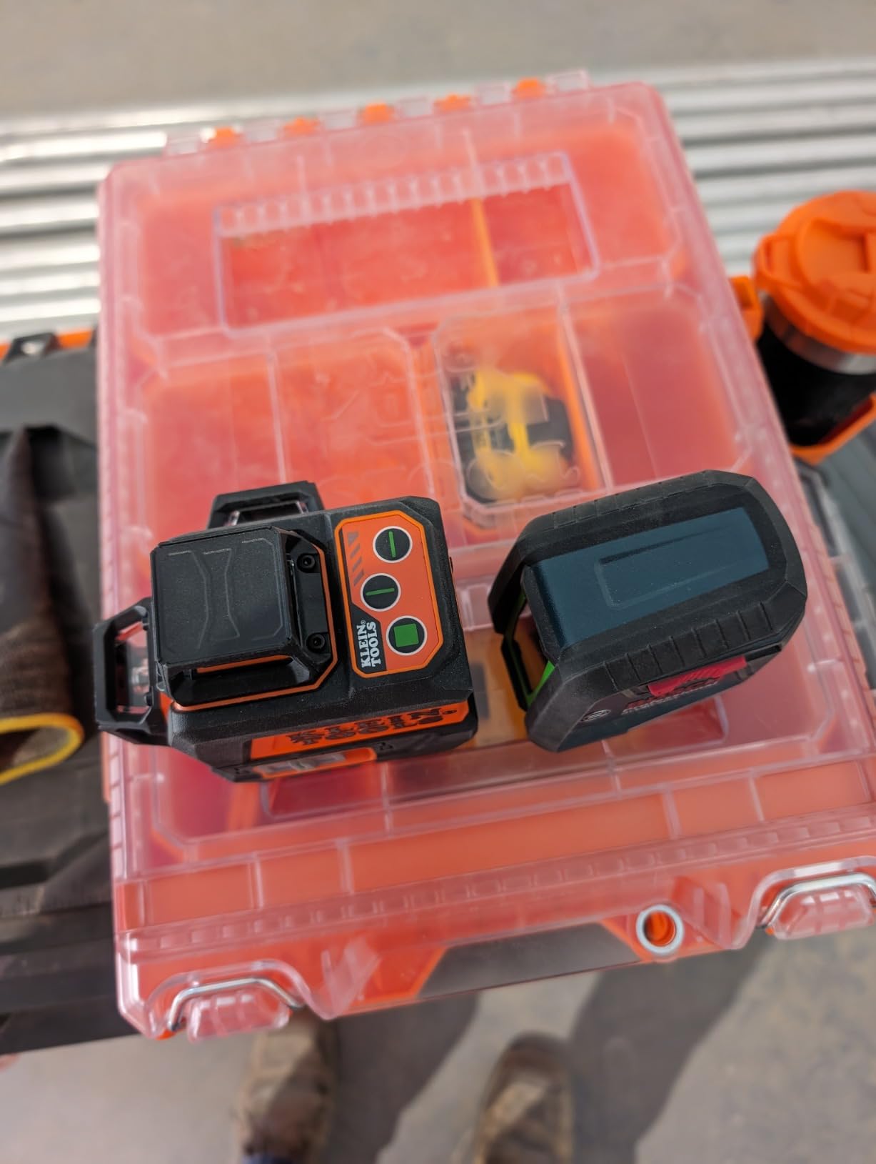 Klein Tools 93CPLG Compact Self-Leveling Laser Level, Bright Green Cross Line 360-Degree Laser Planes, Class 2 ≤ 1mW, Rechargeable, Magnetic Mount customer photo 2