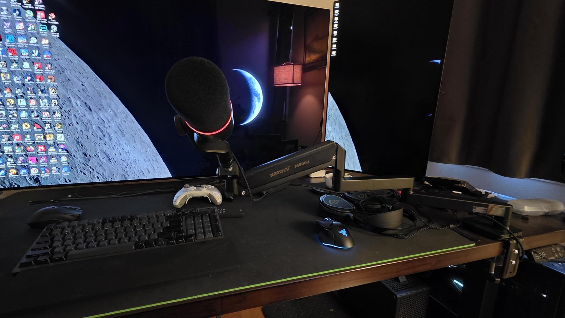 NEEWER Low Profile Mic Arm Desk Mount, 360° Swivel Boom Arm with Pneumatic Damping Adjustable, Compatible with Shure MV7 SM7B Blue Yeti customer photo 1