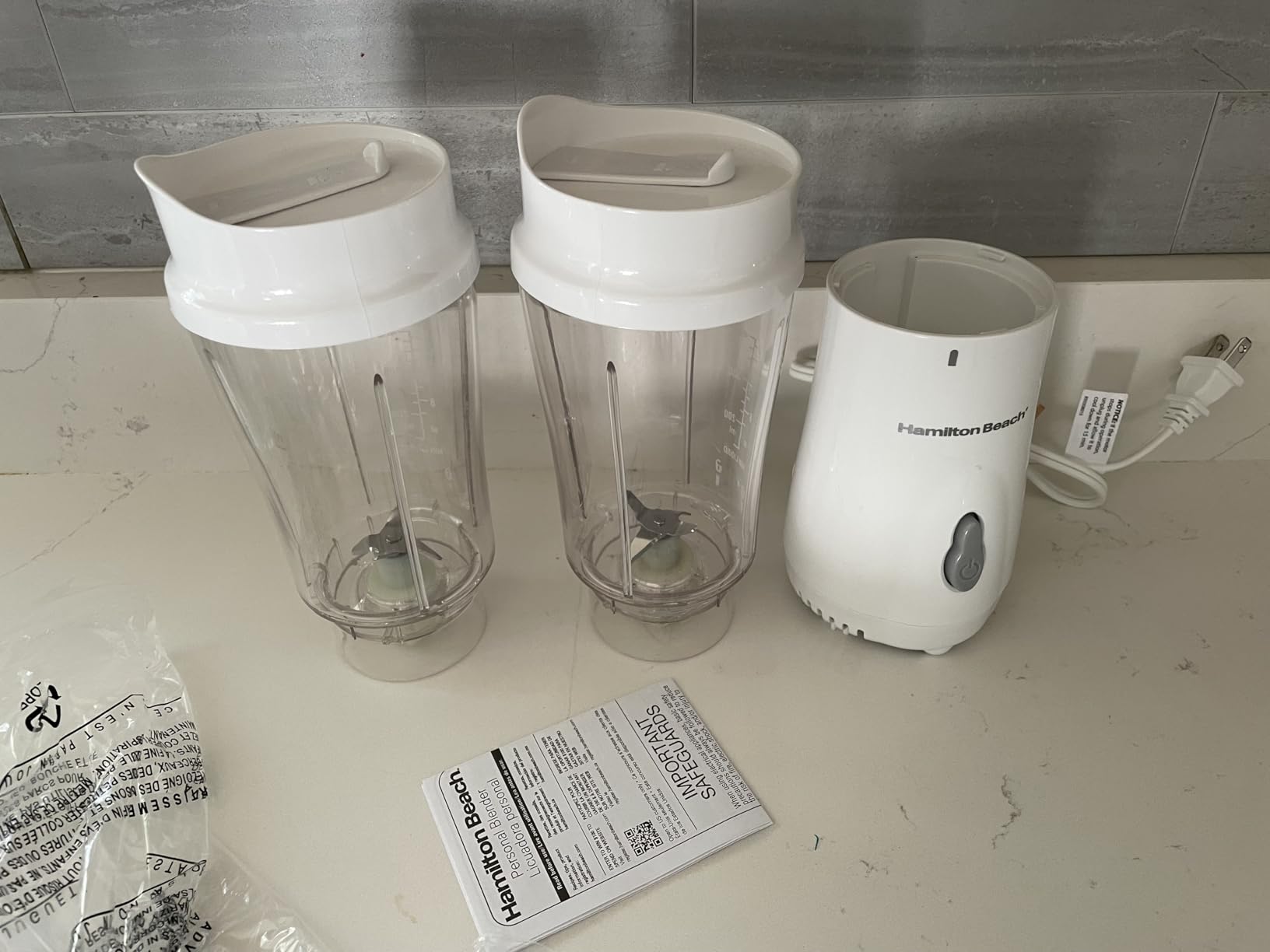 Hamilton Beach Portable Blender for Smoothies With 14 oz. Travel Jar, BPA Free Jar & Lid, Durable Stainless Steel Blades, 300 Watts Peak Power, Personal Smoothie Blender, Blue, 51172G customer photo 1