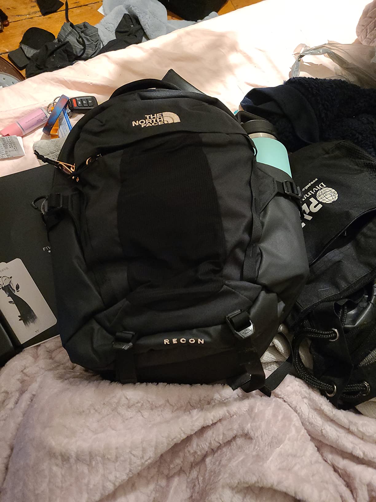 The North Face Recon Everyday Laptop Backpack, Blk/Blk-NPF, One Size | Daypack, Water Repellent, Laptop Sleeve, 2 Water Bottle Pockets customer photo 2