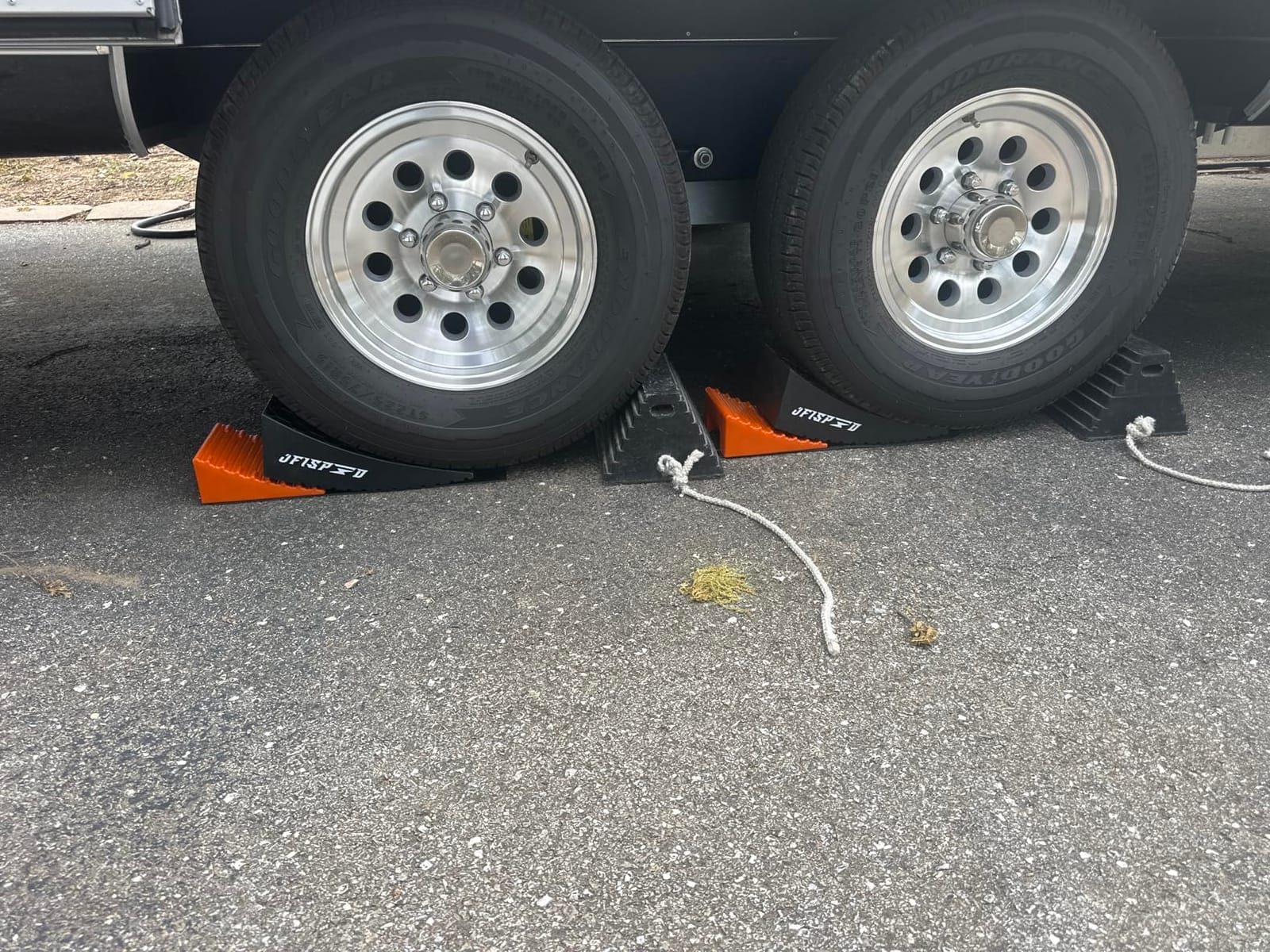 RV Leveling Blocks Ramp Kit, 2 Packs Camper Leveler System for Travel with Two Chocks, 2 Anti-Slip Mats, 1T Bubble Level and Carry Bag, Up to 35000 LBS, Easier & Faster to Level Camper-Orange customer photo 1