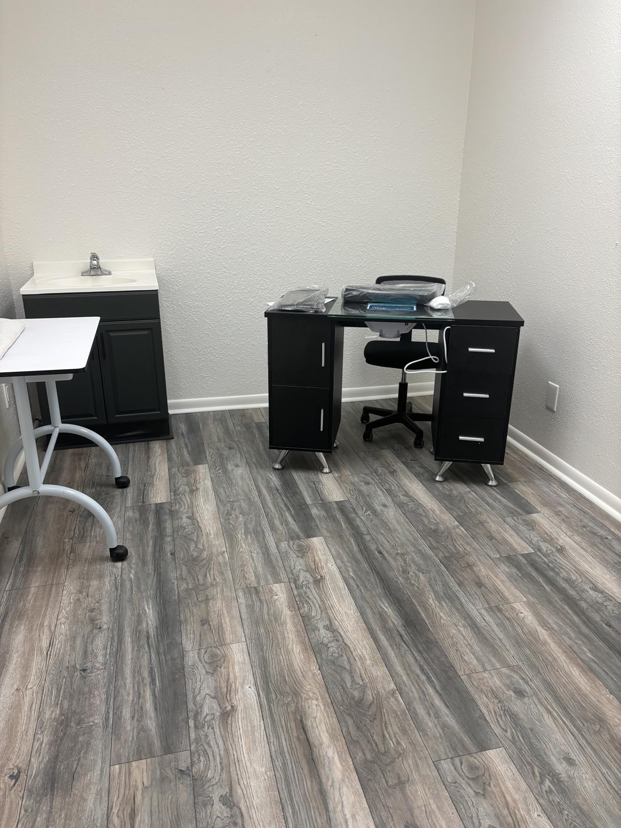 OmySalon Salon Station Free Standing Cabinet, Barber Hair Styling Stations, Beauty Spa Equipment with 5 Drawers, 1 Storage Cabinet, 3 Hair Dryer Holders, Black customer photo 2