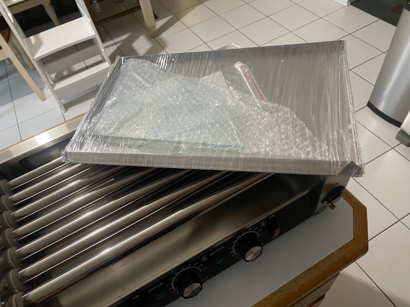 Seeutek Hot Dog Roller 7 Rollers 24 Hot Dogs Capacity 1100W Stainless Sausage Grill Cooker Machine, Hot Dog Toaster Dual Temp Control Glass Hood Acrylic Cover Bun Warmer Shelf Removable Oil Drip Tray customer photo 1