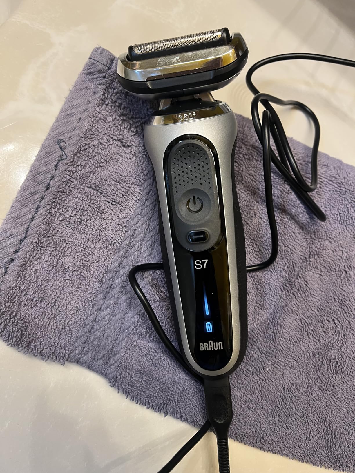 Braun Series 7 Electric Shaver for Men, Wet & Dry Foil Razor, 4-in-1 SmartCare Clean & Charge Center, Beard Trimmer Attachment, Stubble Attachment, Travel Case, Grey 7185cc customer photo 2
