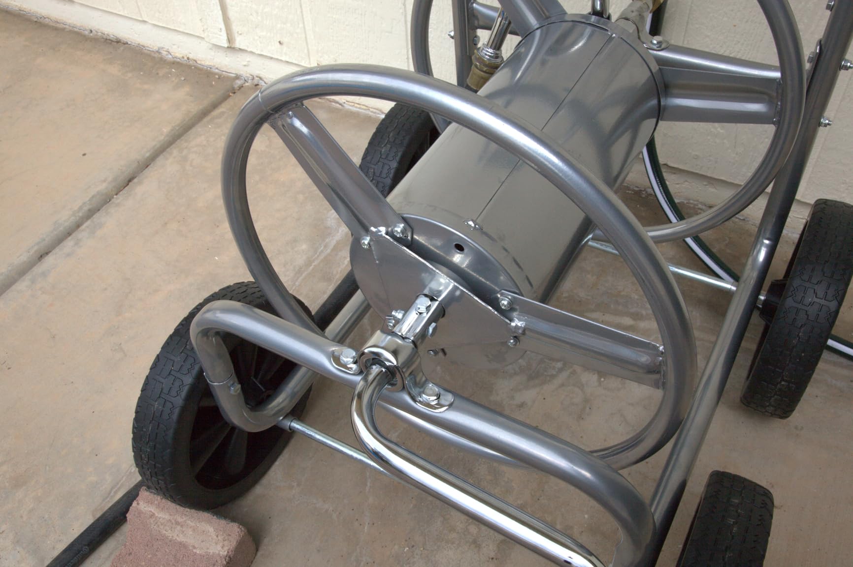 VEVOR Hose Reel Cart, Hold Up to 250 ft of 5/8'' Hose, Garden Water Hose Carts Mobile Tools with 4 Wheels, Heavy Duty Powder-Coated Steel Outdoor Planting with Storage Basket, for Garden, Yard, Lawn customer photo 2