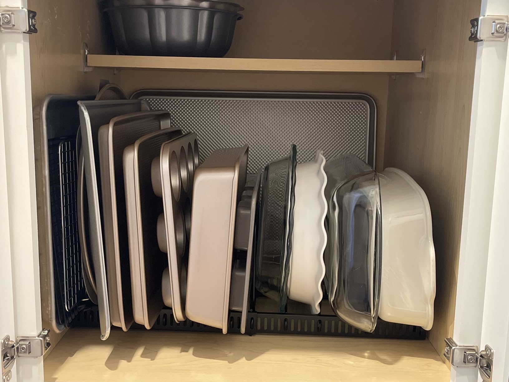 Housolution Cutting Board and Baking Tray Cookie Sheet Organizer, Black | 12