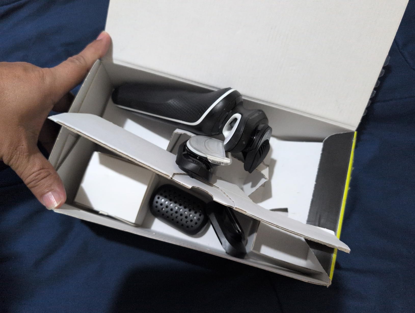 Braun Electric Shaver for Men, Series 5 5150cs, Wet & Dry Razor, Turbo Shaving Mode, Foil Shaver, with Beard Trimmer, Body Groomer and Charging Stand, Blue customer photo 2