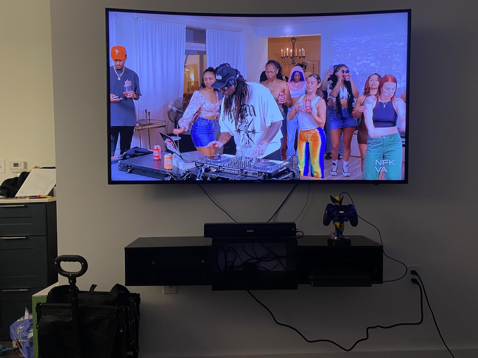IBUYKE Floating TV Stand Wall Mounted with Power Outlet,Modern Wood Wall Mounted Media Console Shelf,Floating Entertainment Center for Under TV Storage for Living Room Bedroom Office,Black WST001B- customer photo 2
