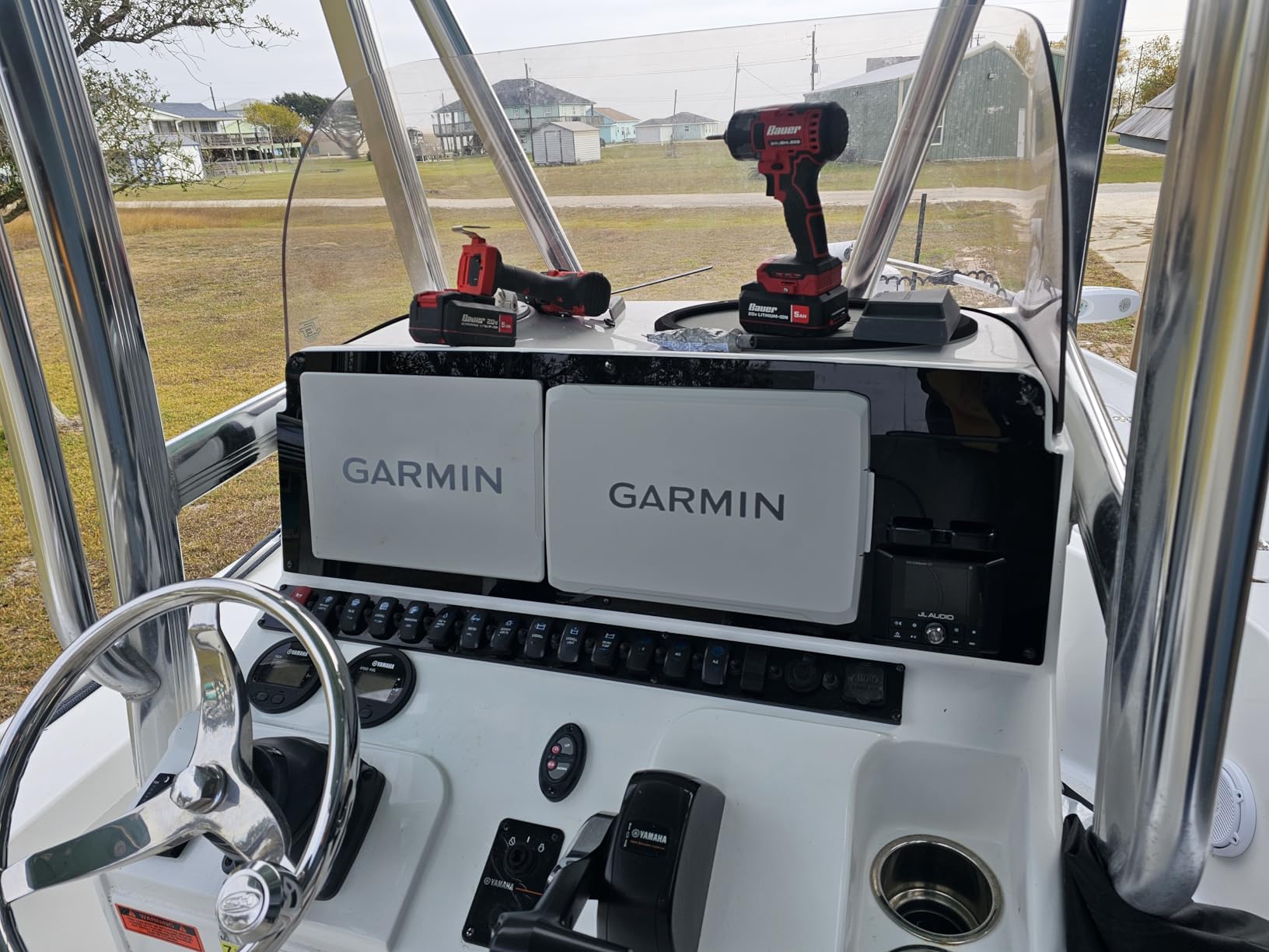 Garmin ECHOMAP Ultra 2 12-Inch 126sv Chartplotter with Garmin Navionics Plus Mapping, LiveScope Live-Scanning Sonar customer photo 1