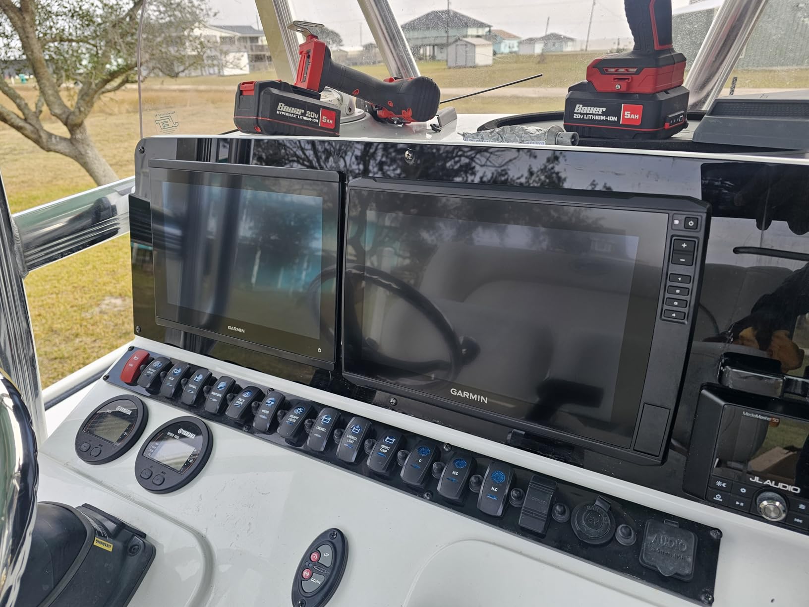 Garmin ECHOMAP Ultra 2 12-Inch 126sv Chartplotter with Garmin Navionics Plus Mapping, LiveScope Live-Scanning Sonar customer photo 2