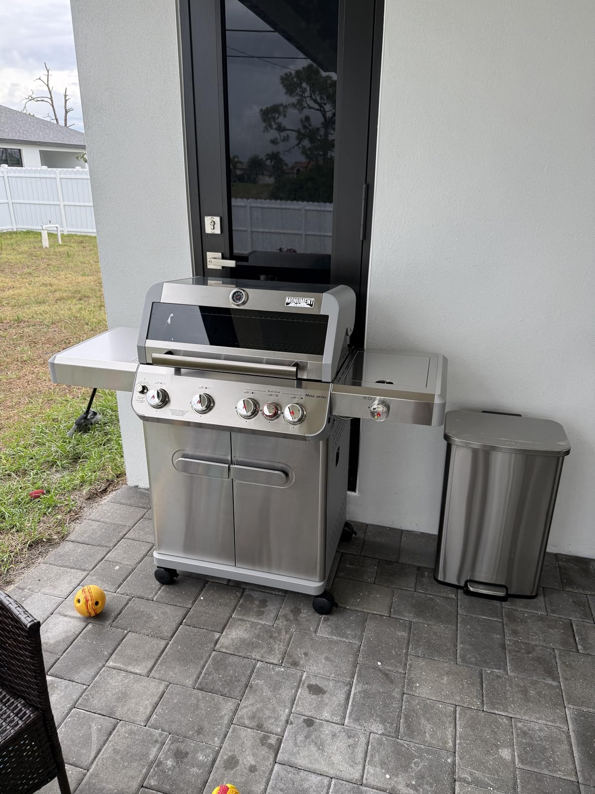 Monument Grills Mesa Series, 4+1 Outdoor Barbecue Stainless Steel Propane Gas Grill, 4 Burners & 1 Side Burner 62,000 BTU Patio Garden Barbecue Grill with Knob Controls, Mesa415BZ customer photo 1