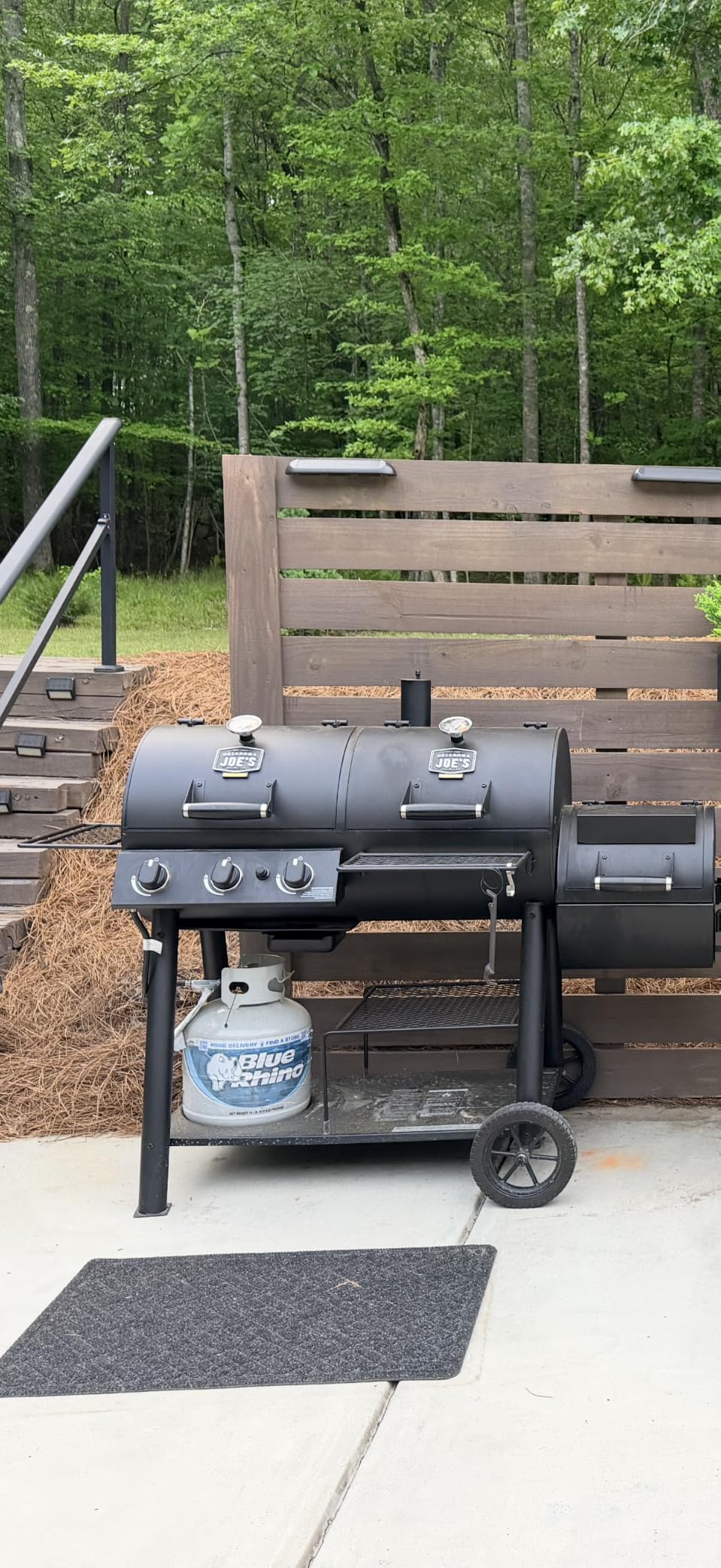 Oklahoma Joe's Canyon Combo Dual Fuel 3-Burner Propane Gas and Charcoal Smoker and Grill with 1031 sq. in. Cooking Area in Black customer photo 1