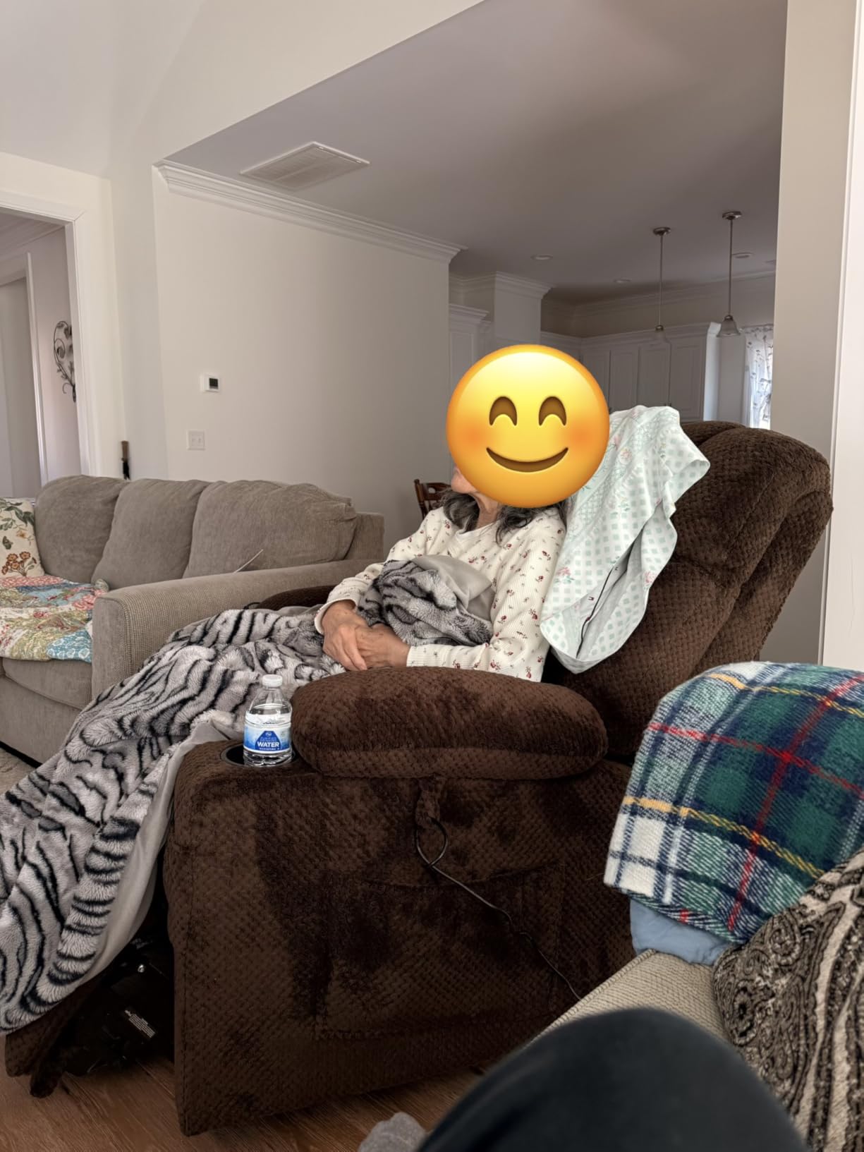 MCombo Oversized Dual Motor Power Lift Recliner Chair for Elderly R7891 | Heat and Massage, Zero Gravity Lift Chair, Infinite Position, Lay Flat, USB Ports, Big & Tall, Fabric (Large-Wide, Dark Grey) customer photo 1