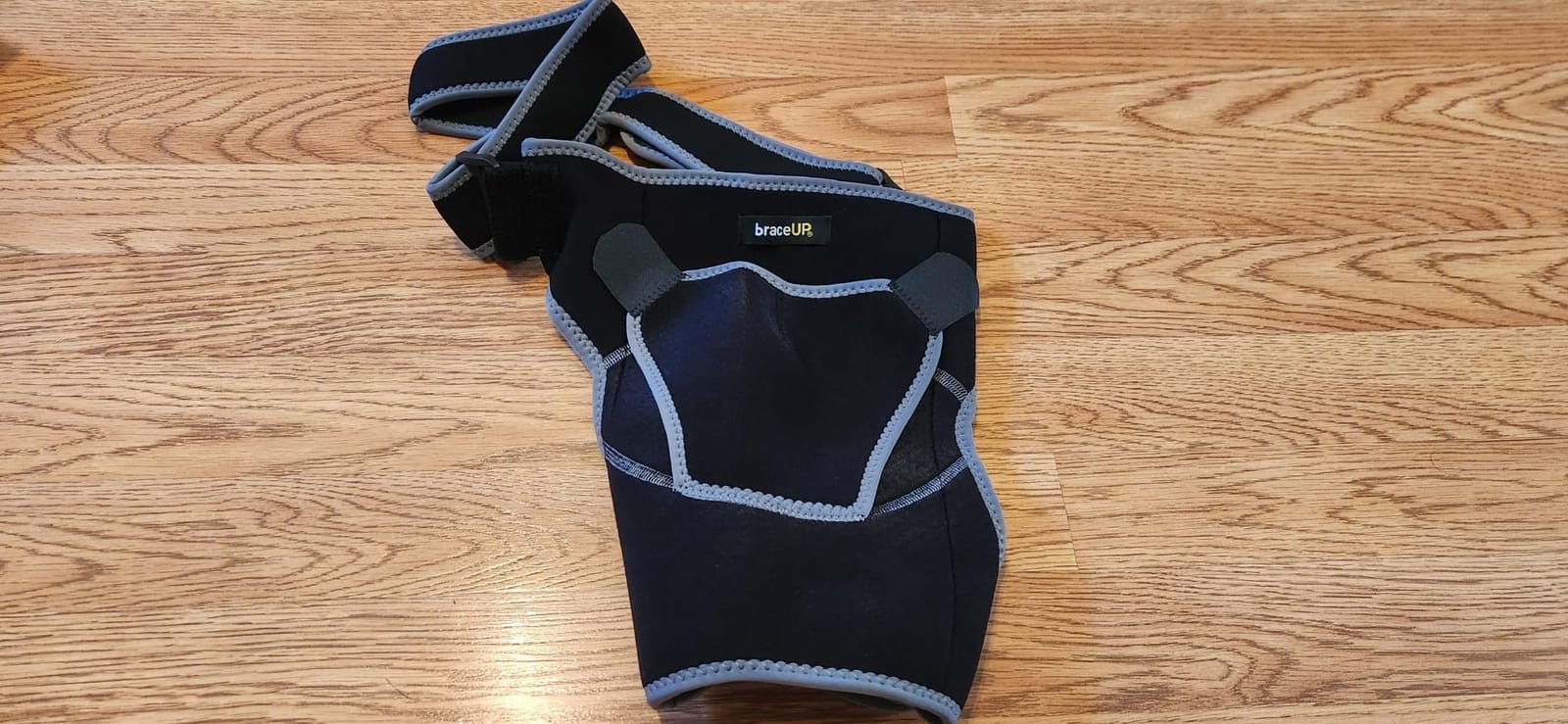 BraceUP Shoulder Brace with Adjustable Support and Ice Pad Pocket for Pain Relief, Rotator Cuff Recovery, and Injury Prevention - Ideal for Men and Women, One Size Fits Most customer photo 1