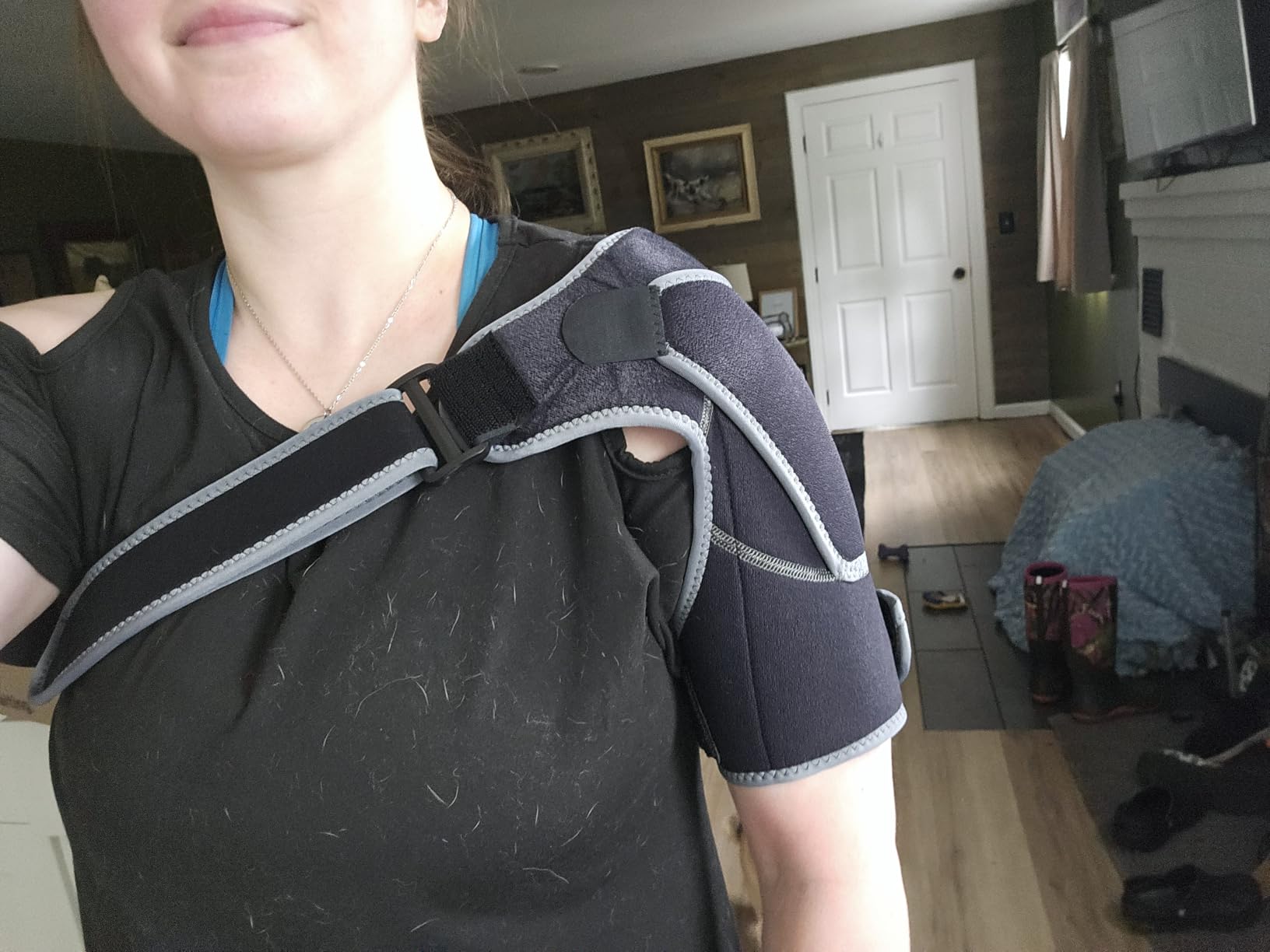 BraceUP Shoulder Brace with Adjustable Support and Ice Pad Pocket for Pain Relief, Rotator Cuff Recovery, and Injury Prevention - Ideal for Men and Women, One Size Fits Most customer photo 2