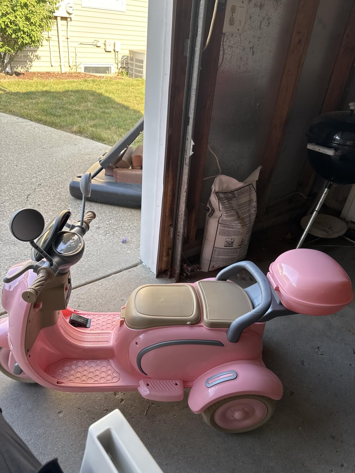 12V 2-Seater Ride on Motorcycle for Kids | Girls' Dual-Motor Electric Scooter, 3-Wheel Electric Motorcycle with MP3 & Bluetooth, Suitable for Ages 3-6 customer photo 1