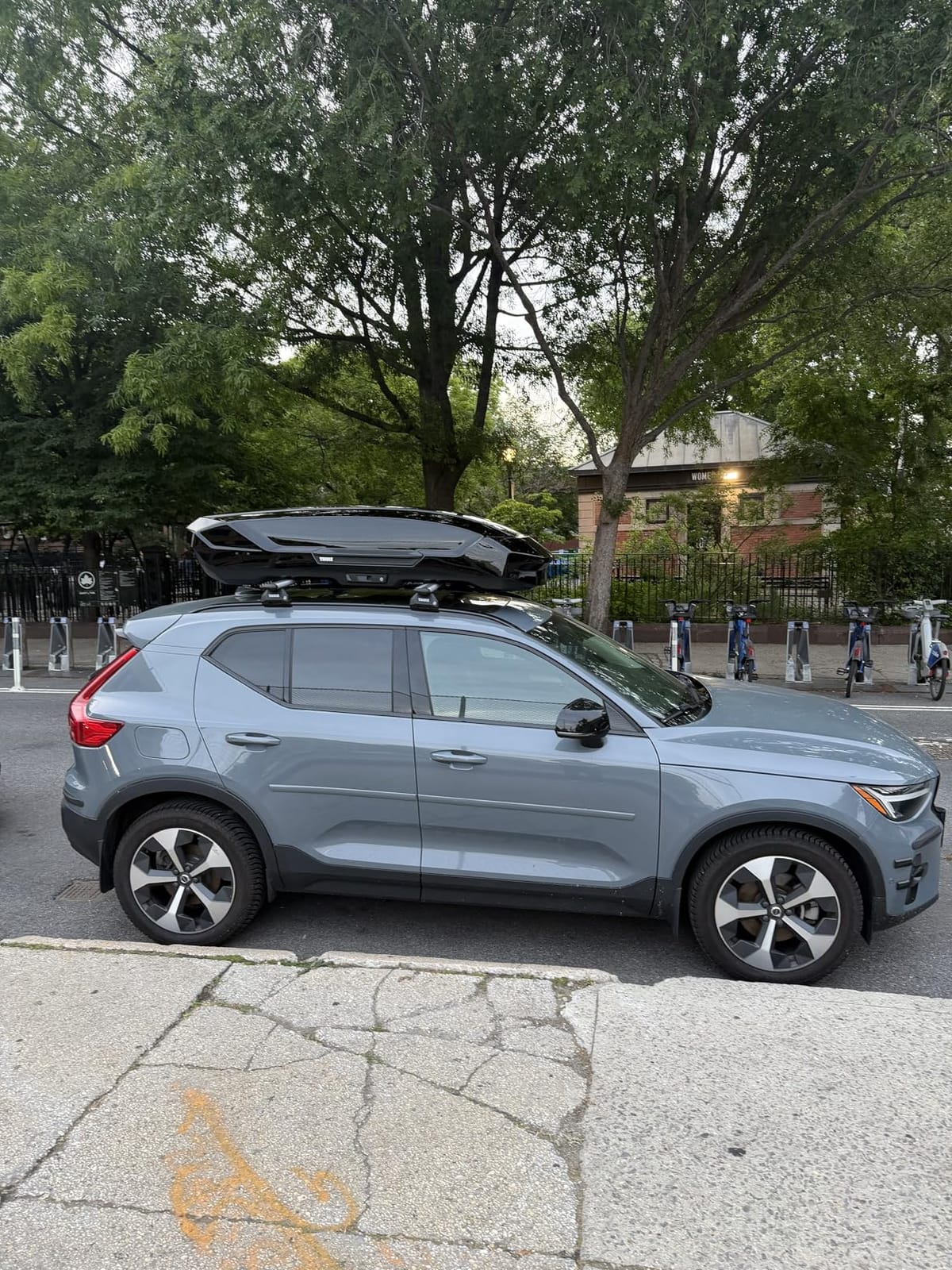 Thule Motion 3 Rooftop Box customer photo 2