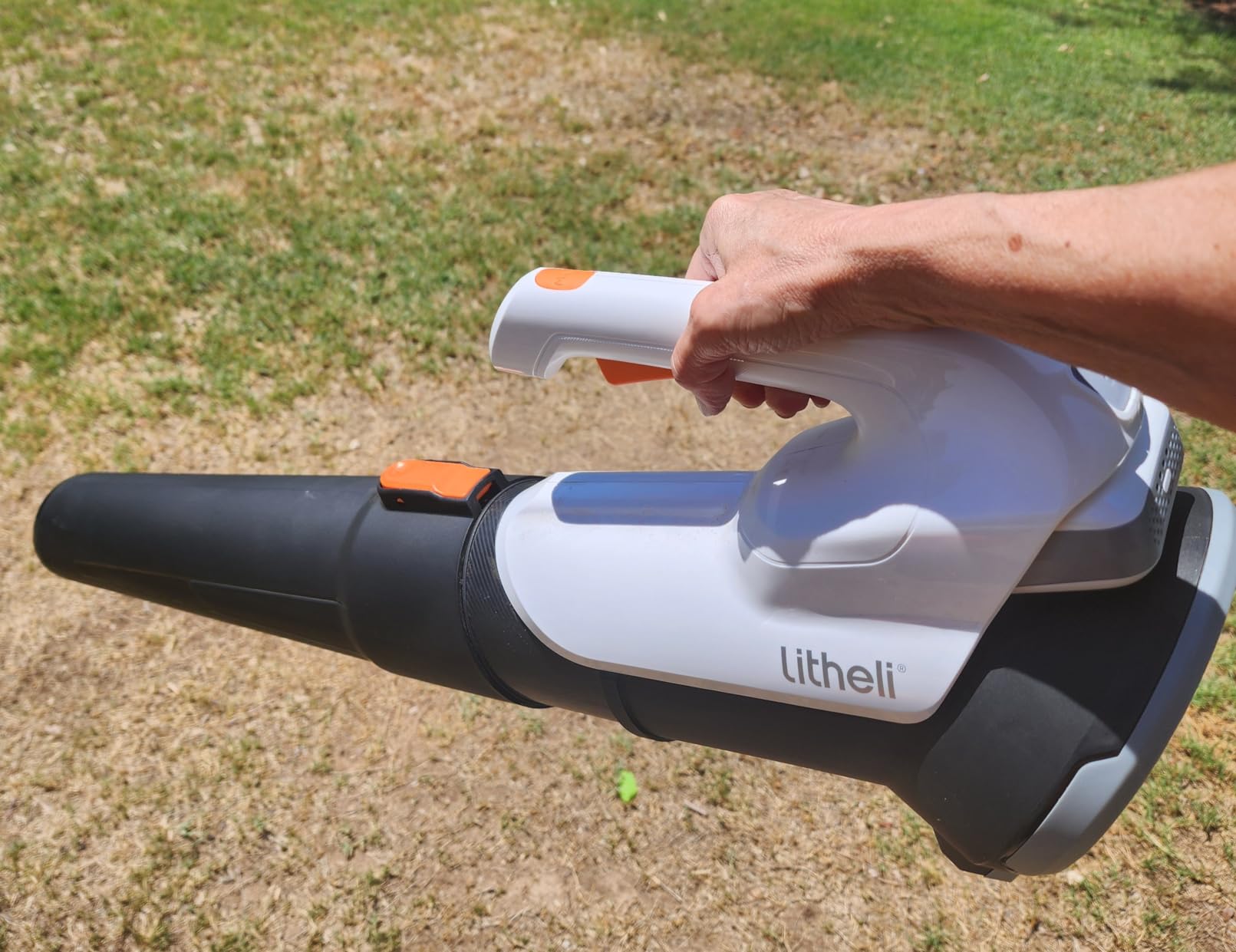 Litheli 20V Cordless Leaf Blower Battery Powered Leaf Blower, 2.0 Ah Battery Lightweight 2 Speed Axial Electric Blowers for Lawn Care, Patio, Snow, Dust, Blowing Leaves customer photo 1
