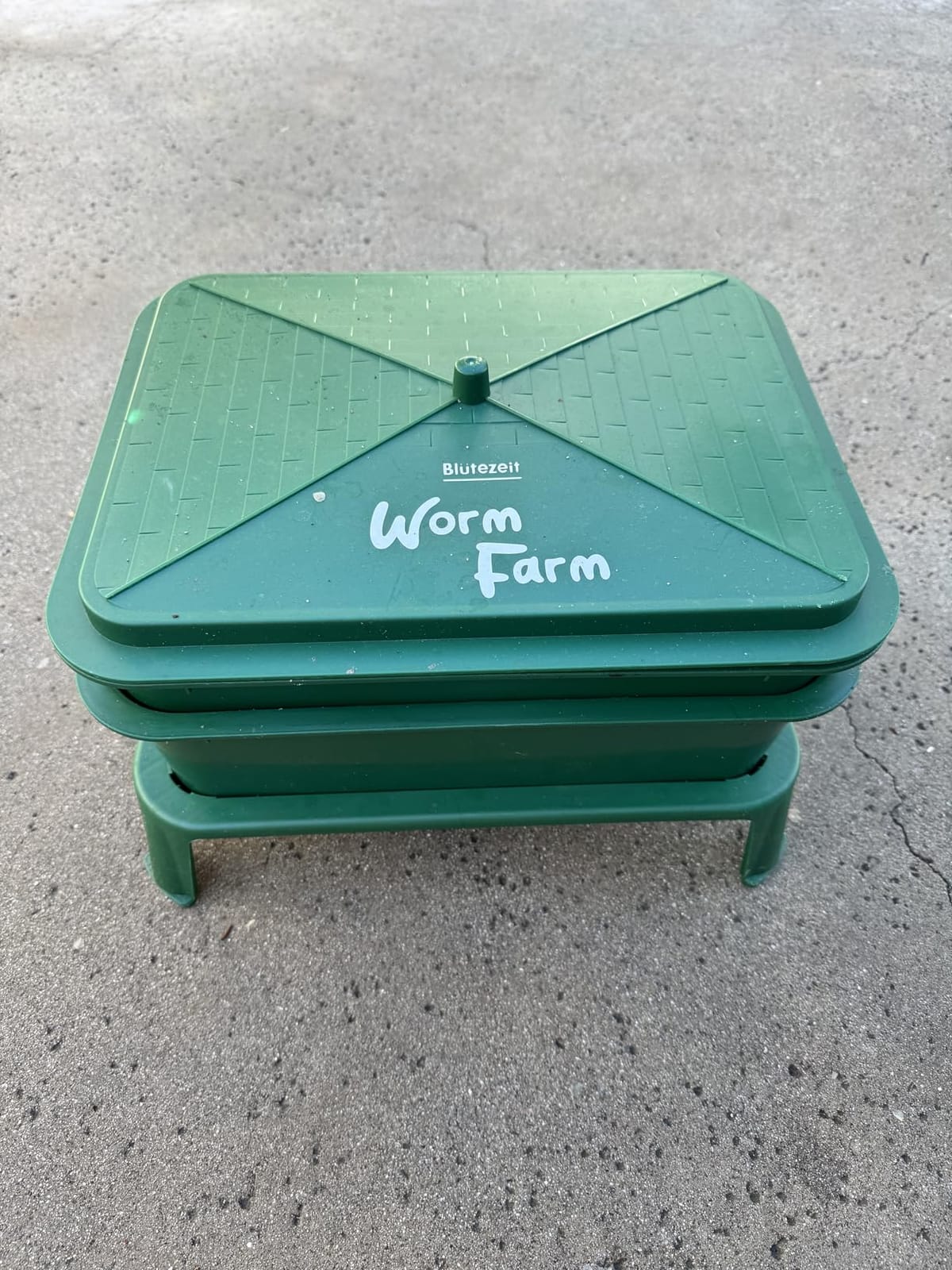 Blutezeit 5-Tray Worm Compost Bin, 53QT Outdoor & Indoor Worm Composter with Worm Farm Starter Kits for Home & Kitchen Recycling Food Waste (Gold) customer photo 2