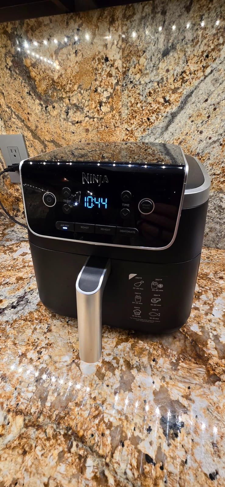 Ninja Air Fryer Pro XL, 6.5 Qt, 7-in-1, Grey, AF182AMZ | Max crisp, broil, air fry, roast, bake, reheat, dehydrate, 450F max, Fits 9 lbs wings customer photo 2
